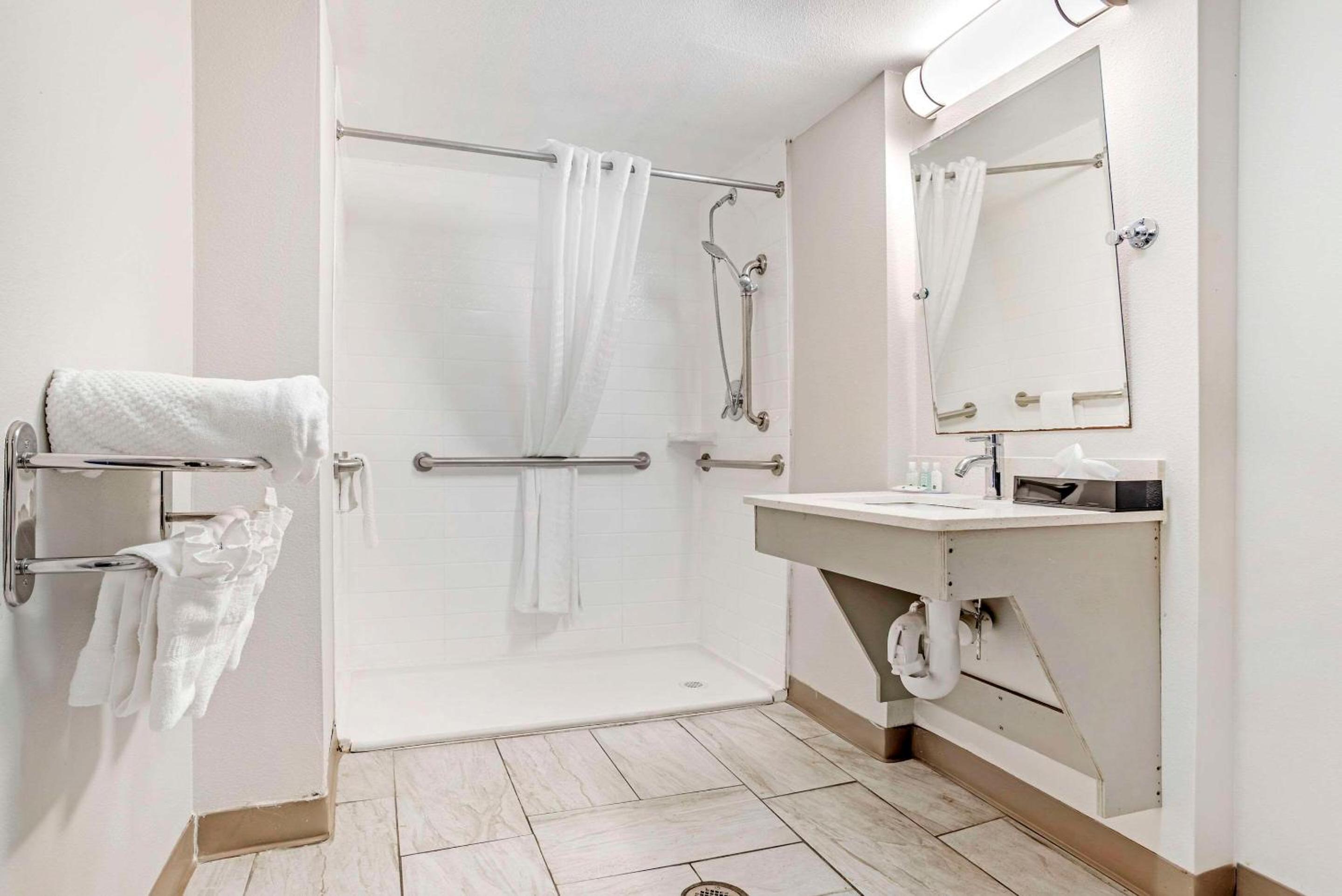 Double Room with Two Double Beds - Non-Smoking - Photo 6
