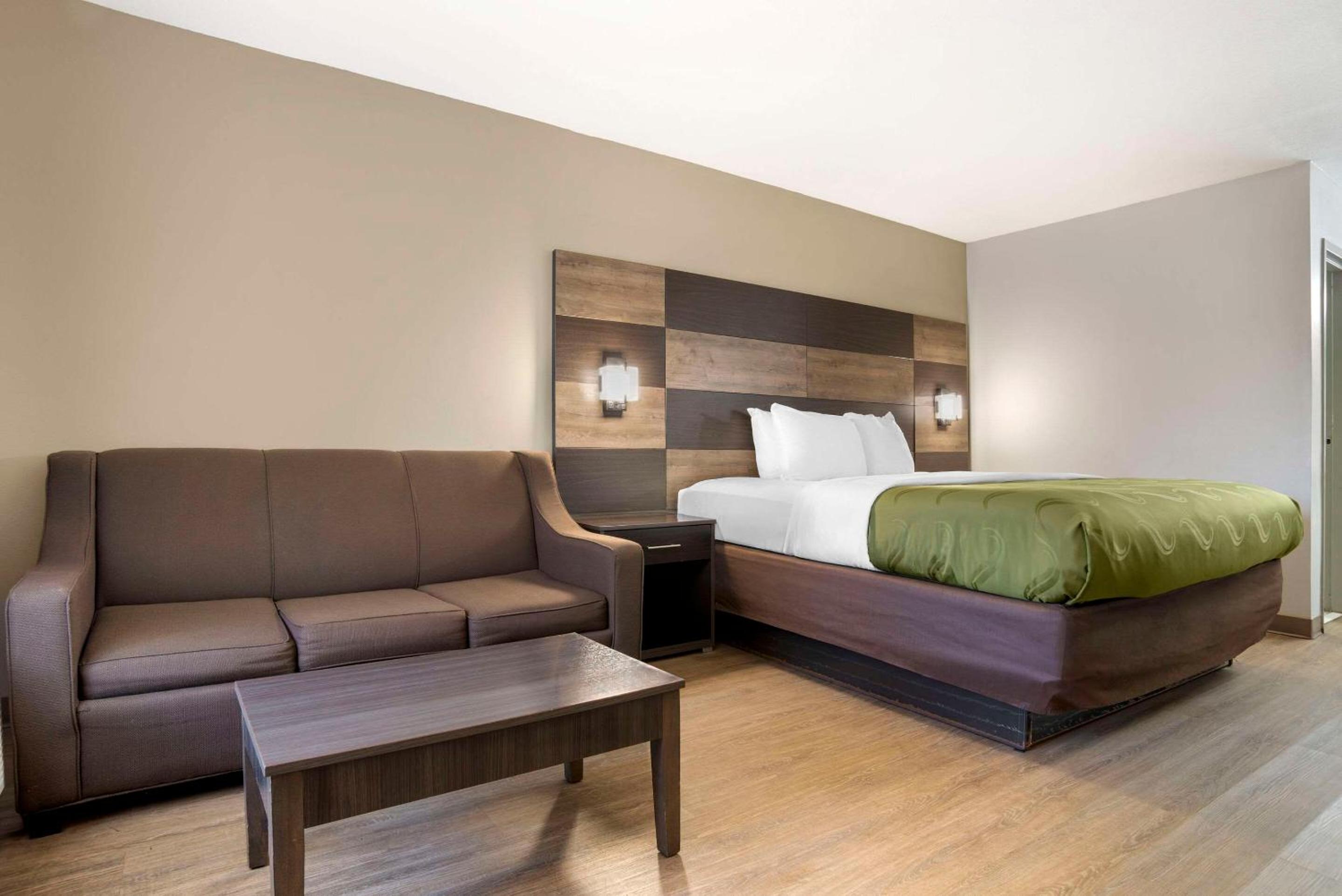 King Suite with Sofa Bed - Non-Smoking - Photo 1