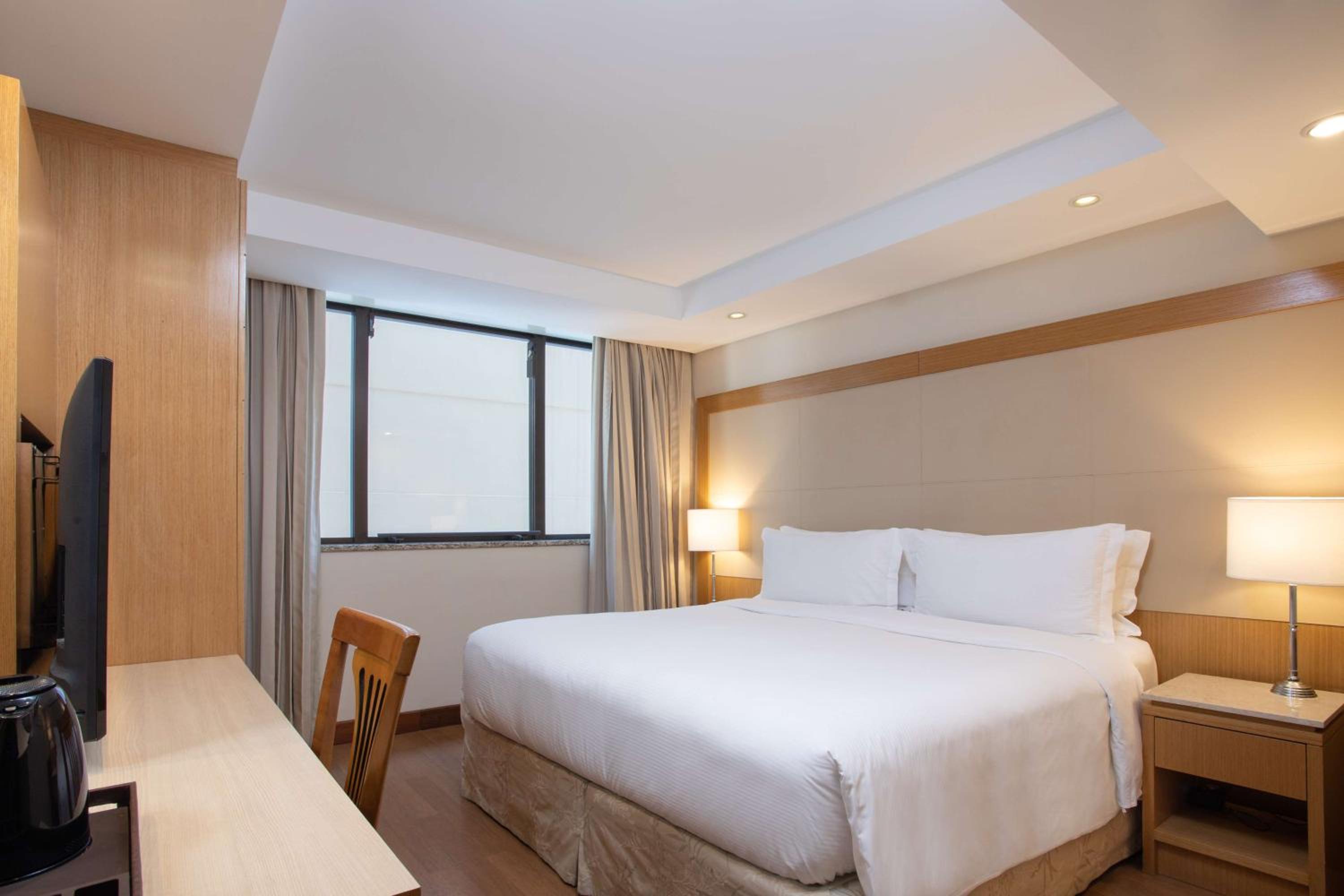 King Room with City View thumbnail 5