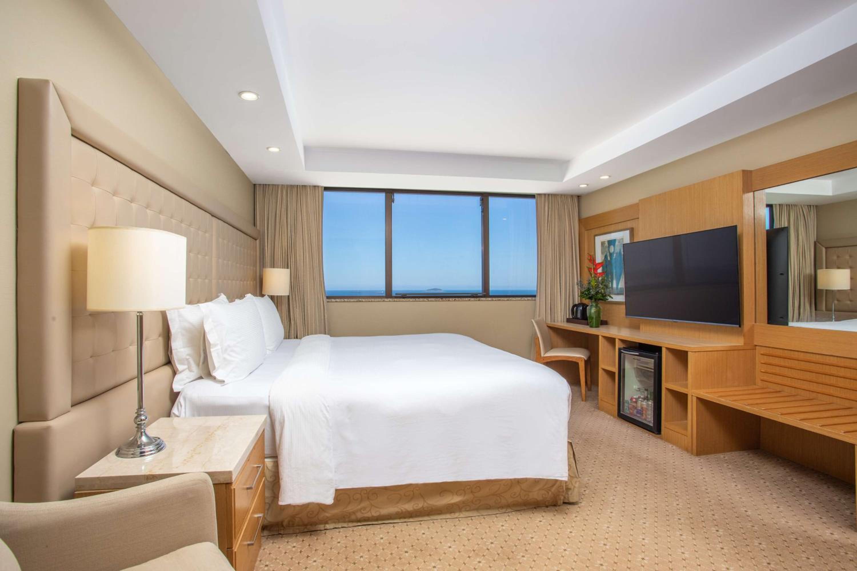King Room with Sea View - Ocean Front thumbnail 5