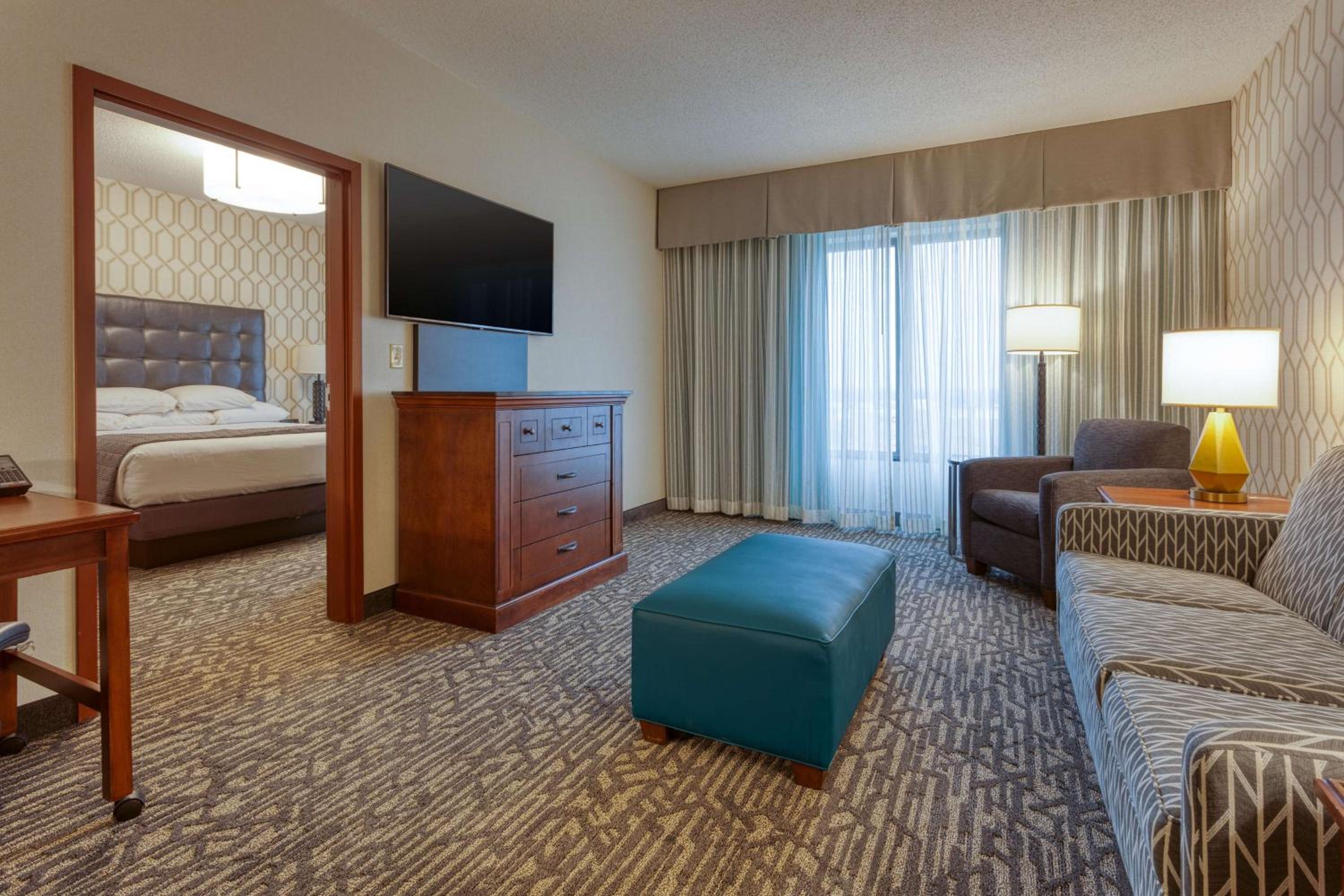 King Suite with Sofa Bed - High Floor photo 2