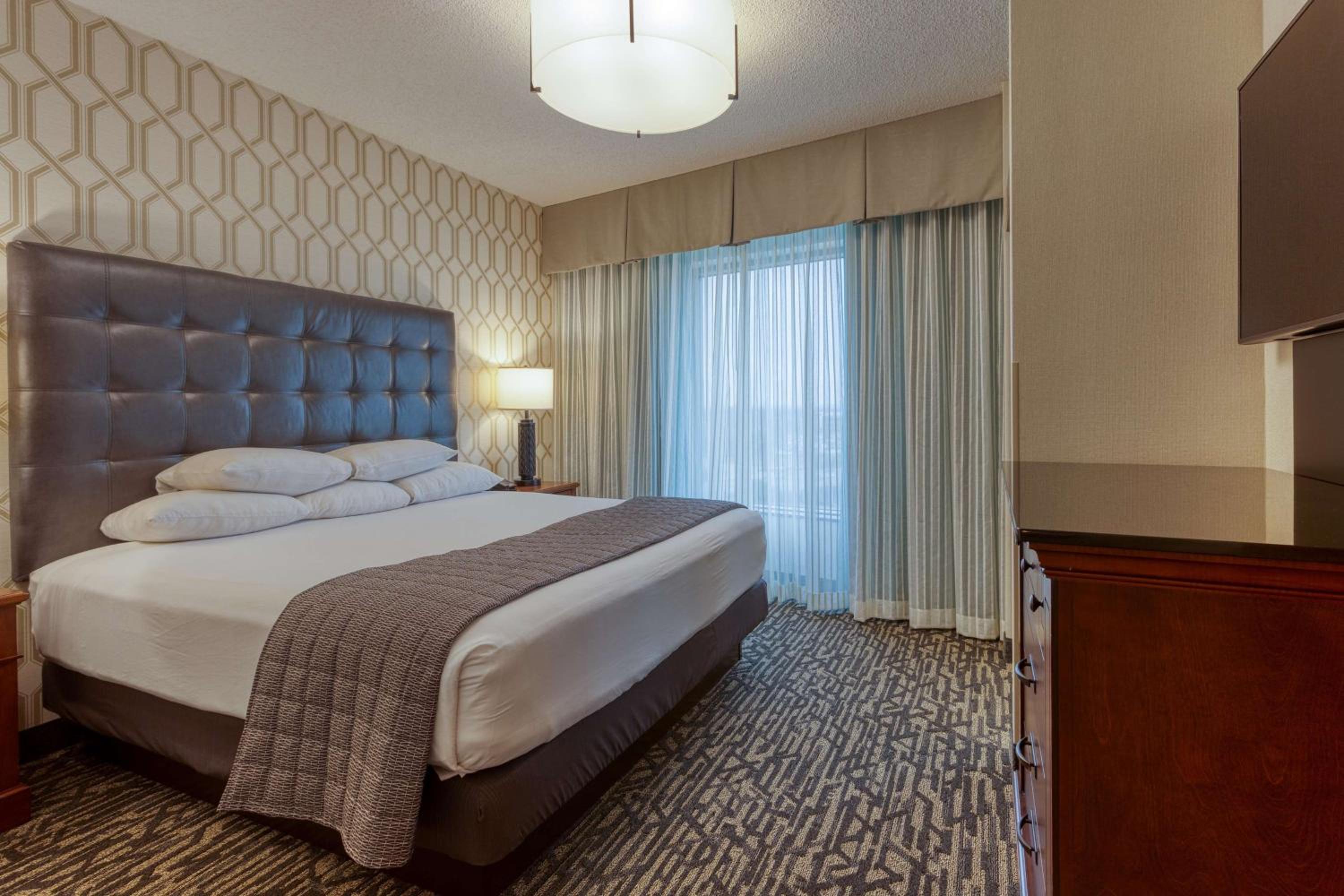 King Suite with Sofa Bed - High Floor photo 3