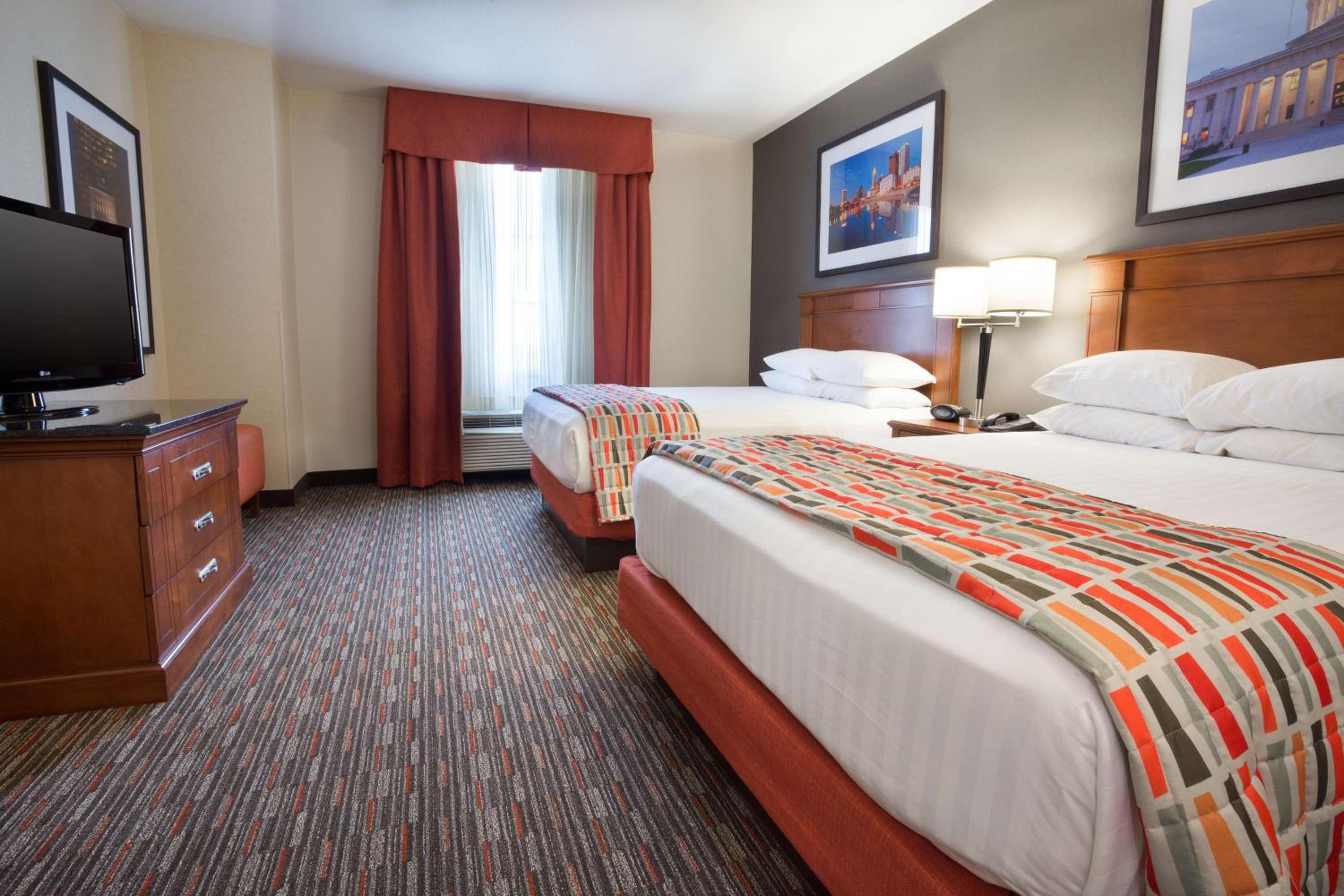 Queen Suite with Two Queen Beds photo 2