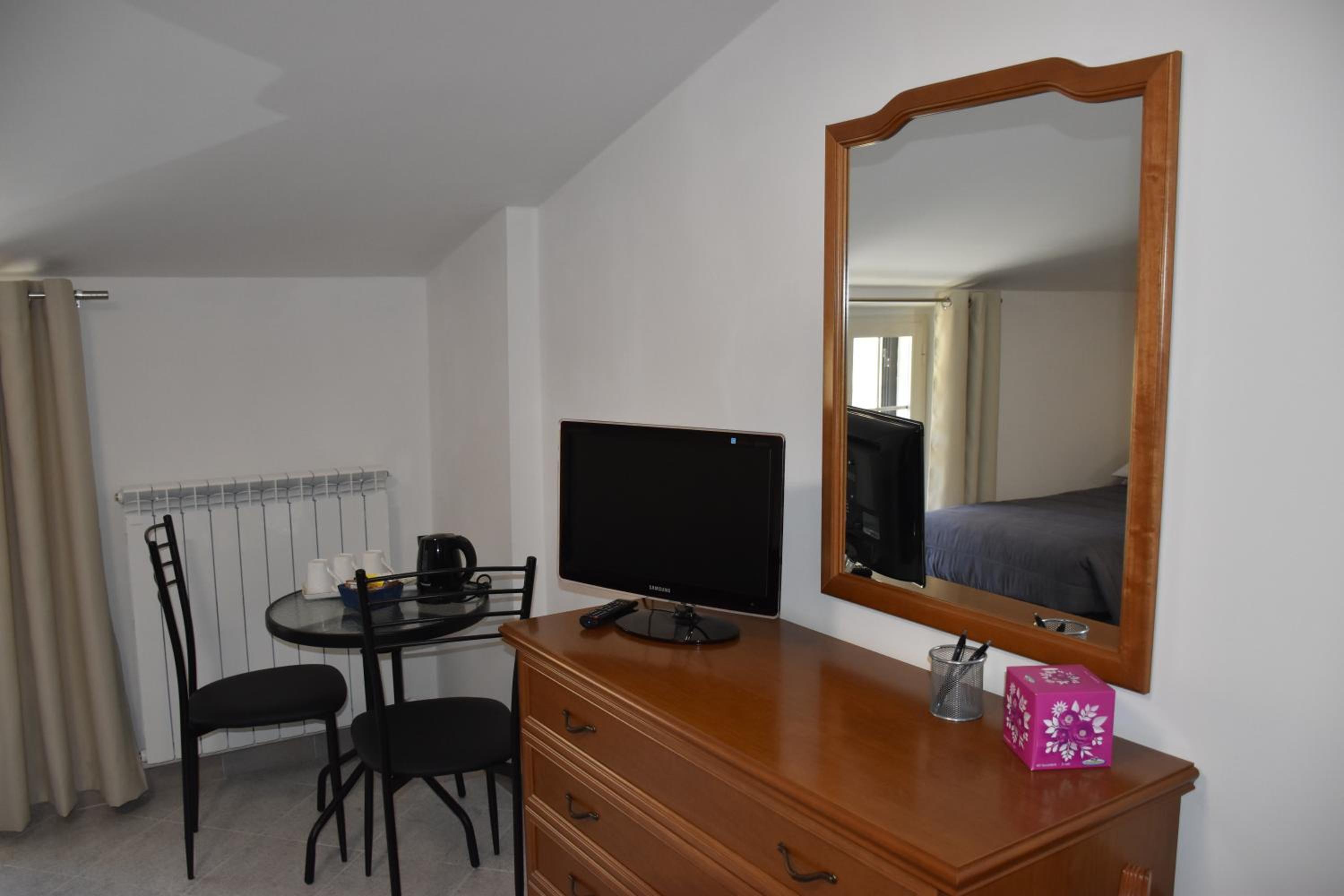Classic Triple Room photo 2