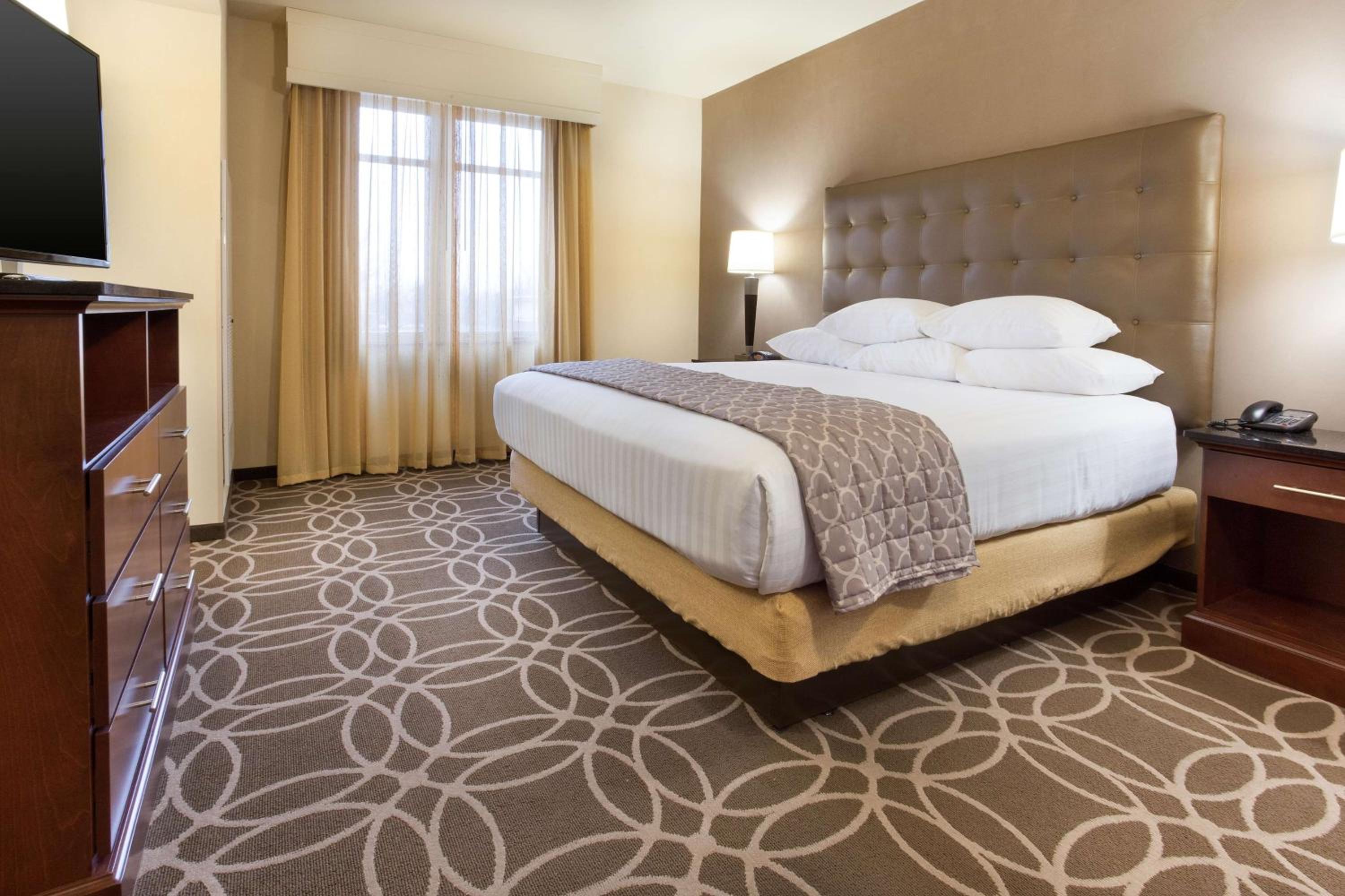 Superior King Suite with Sofa Bed - Hearing Accessible photo 1