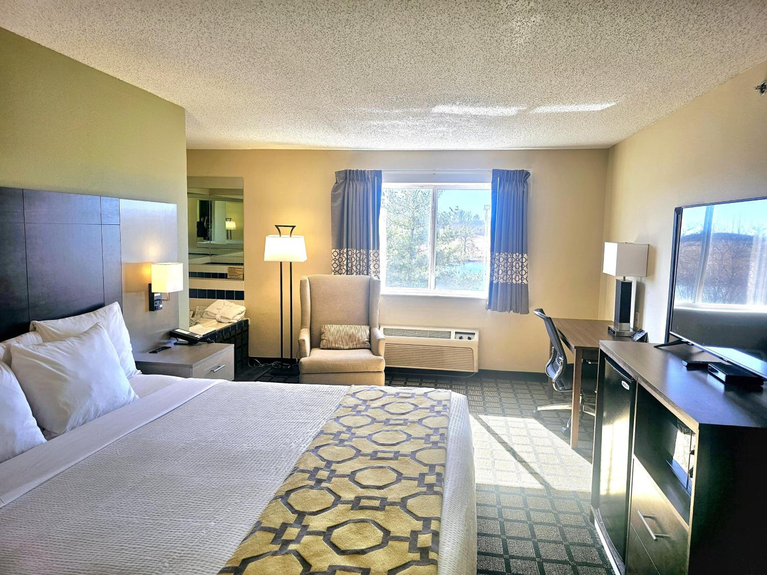 1 King Bed, Studio Suite, Hot Tub, Non-Smoking