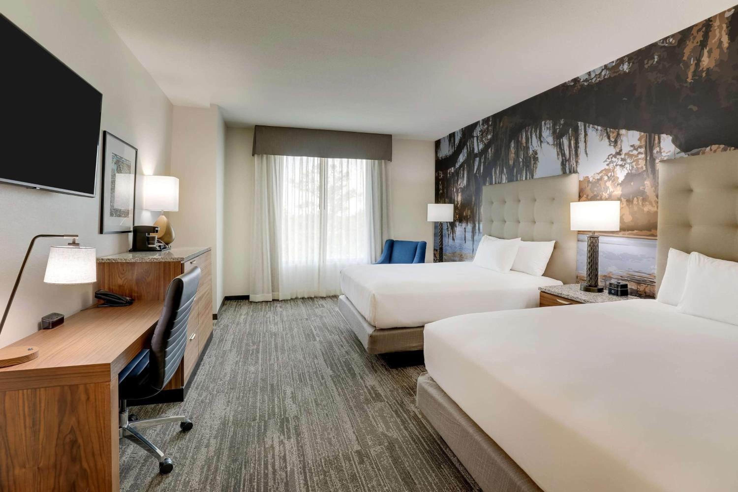 Deluxe Queen Room with Two Queen Beds - Accessible, Tub photo 1