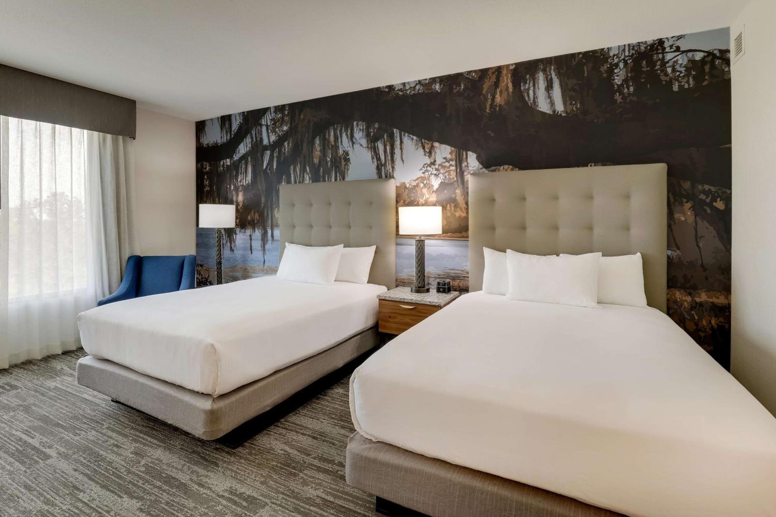 Deluxe Queen Room with Two Queen Beds - Accessible, Tub photo 2