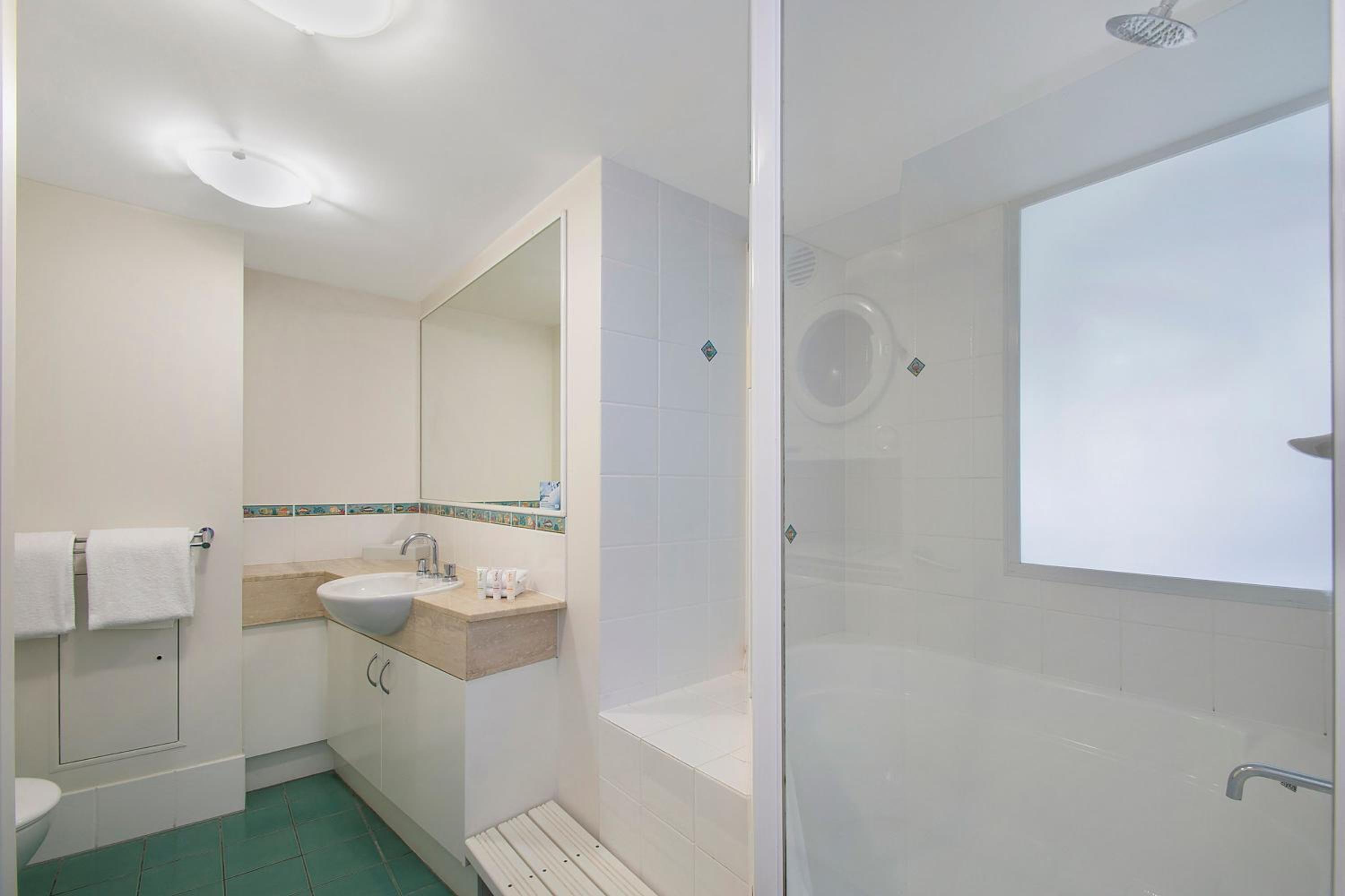 One-Bedroom Water View Apartment - Photo 2
