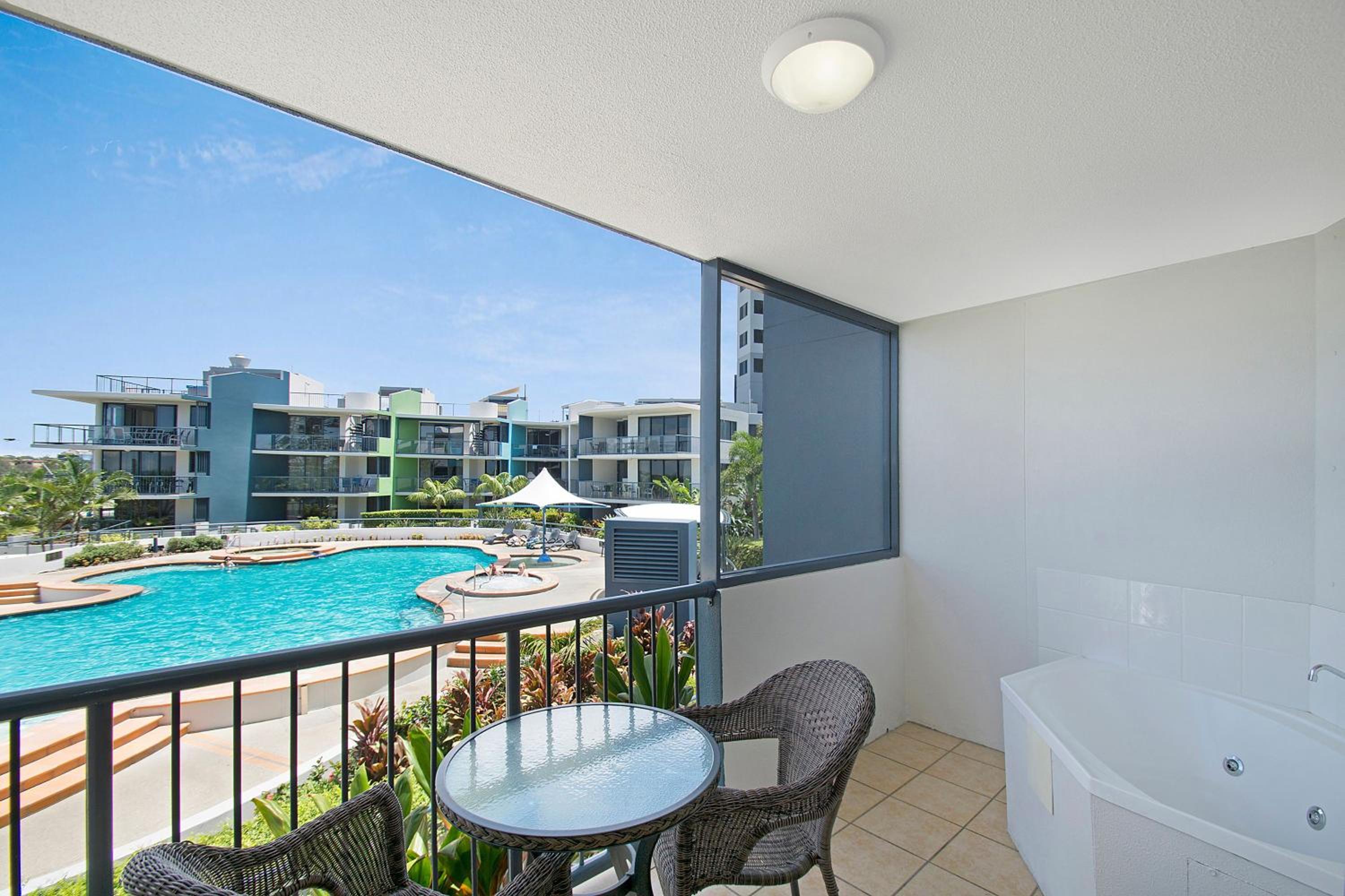 One-Bedroom Water View Apartment - Photo 3