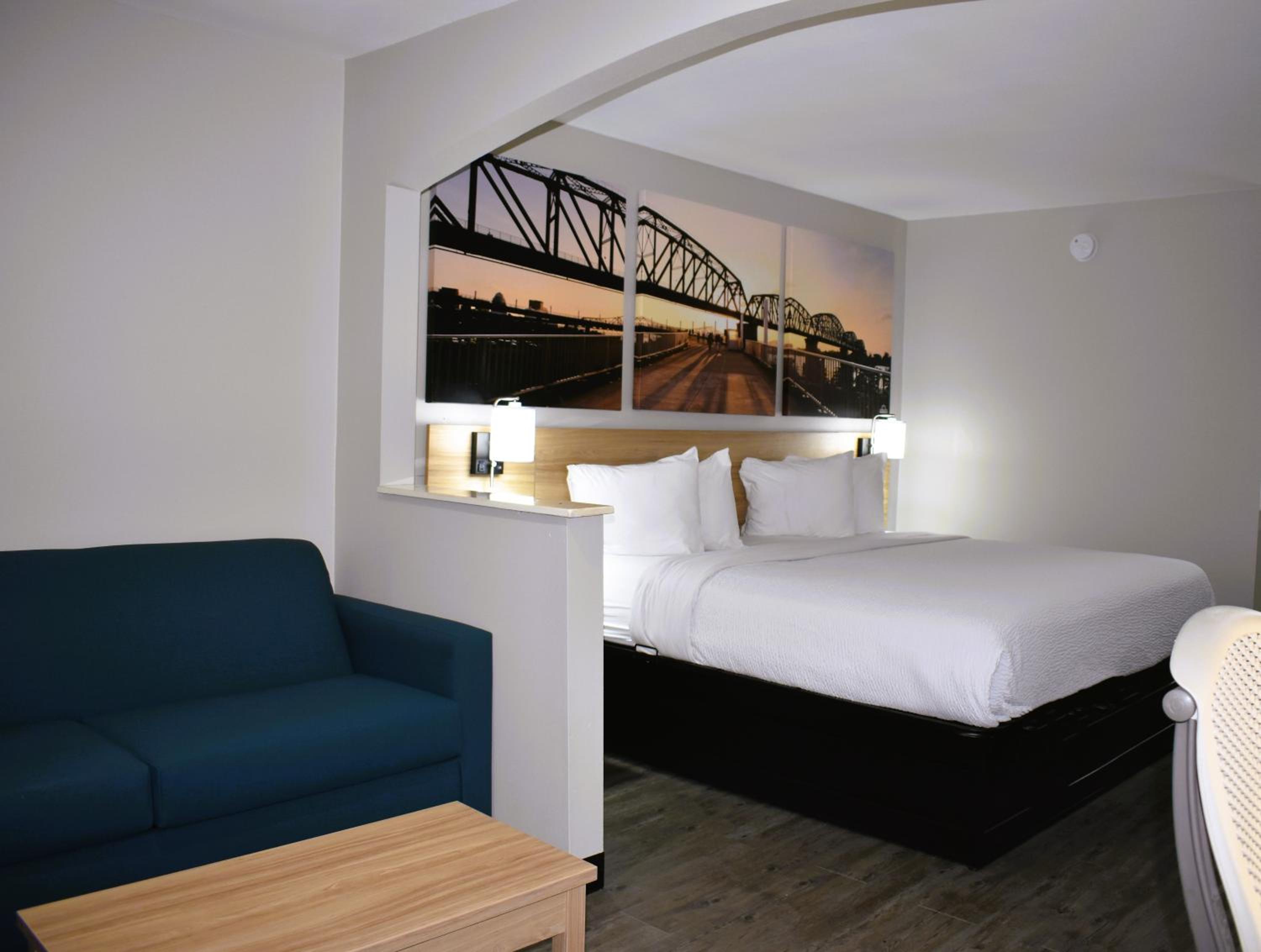 King Room - Non-Smoking photo 2