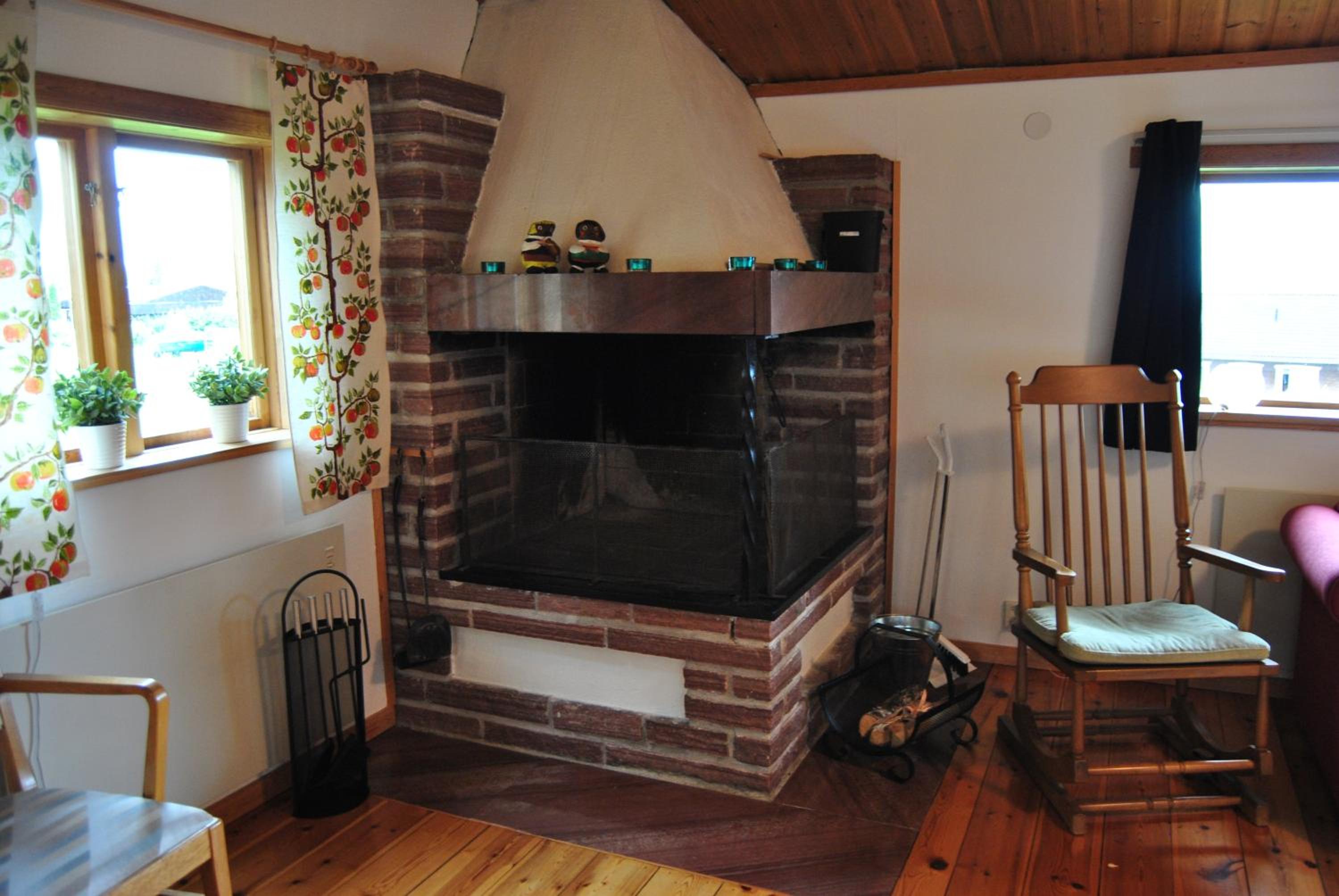 Three-Bedroom House - Photo 18