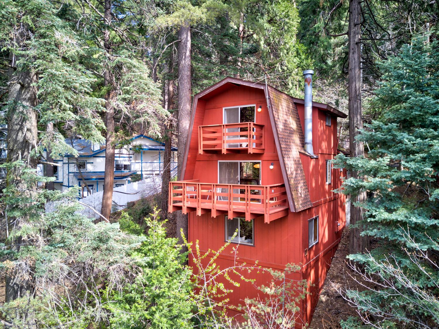 Three-Bedroom House photo 2