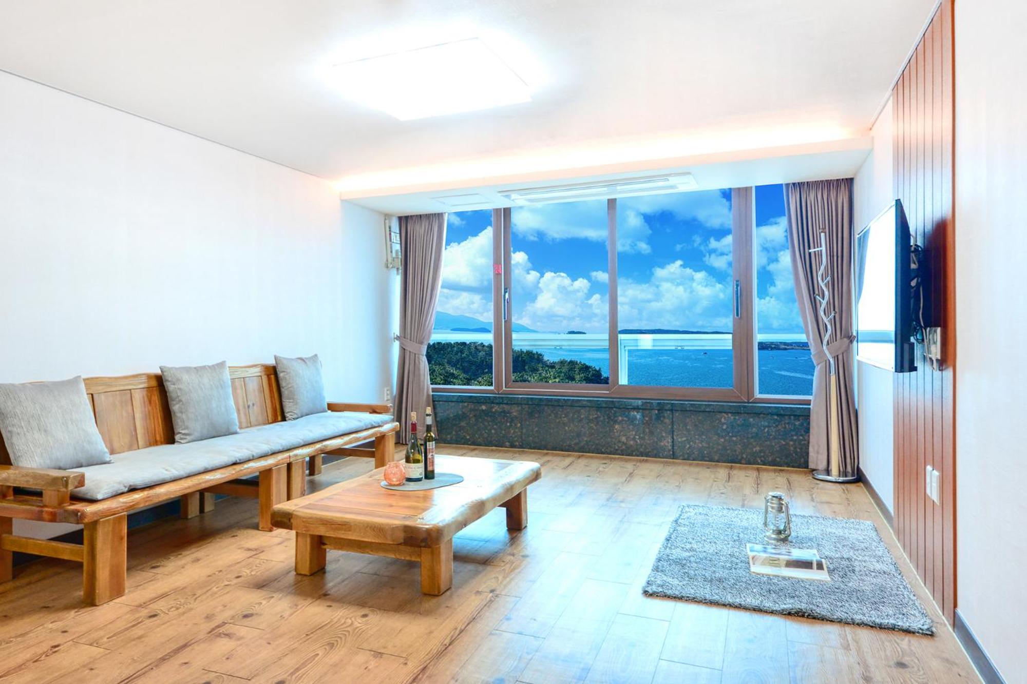 Two-Bedroom Suite - Photo 8