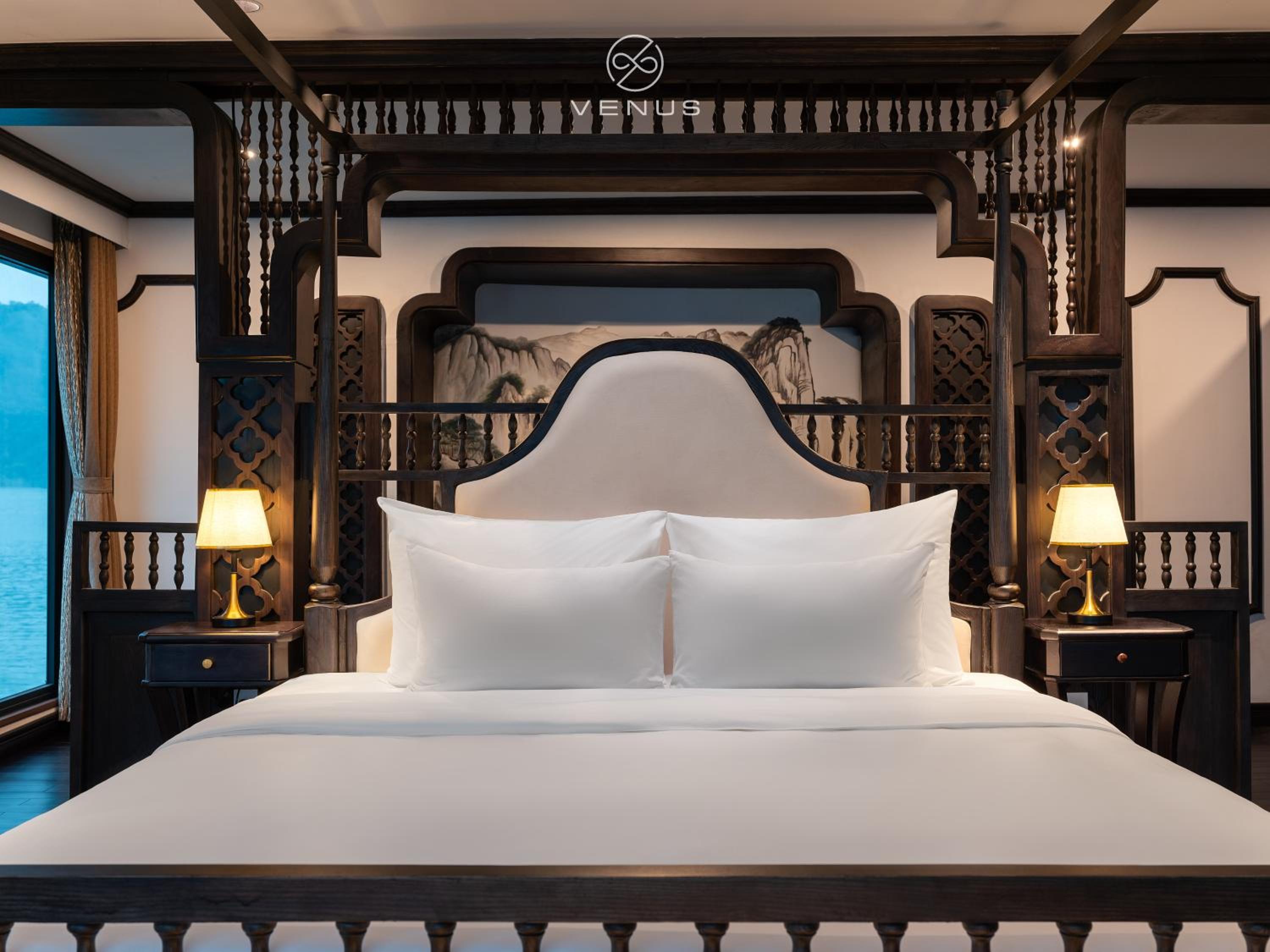 Royal Suite with Terrace and Bathtub photo 2