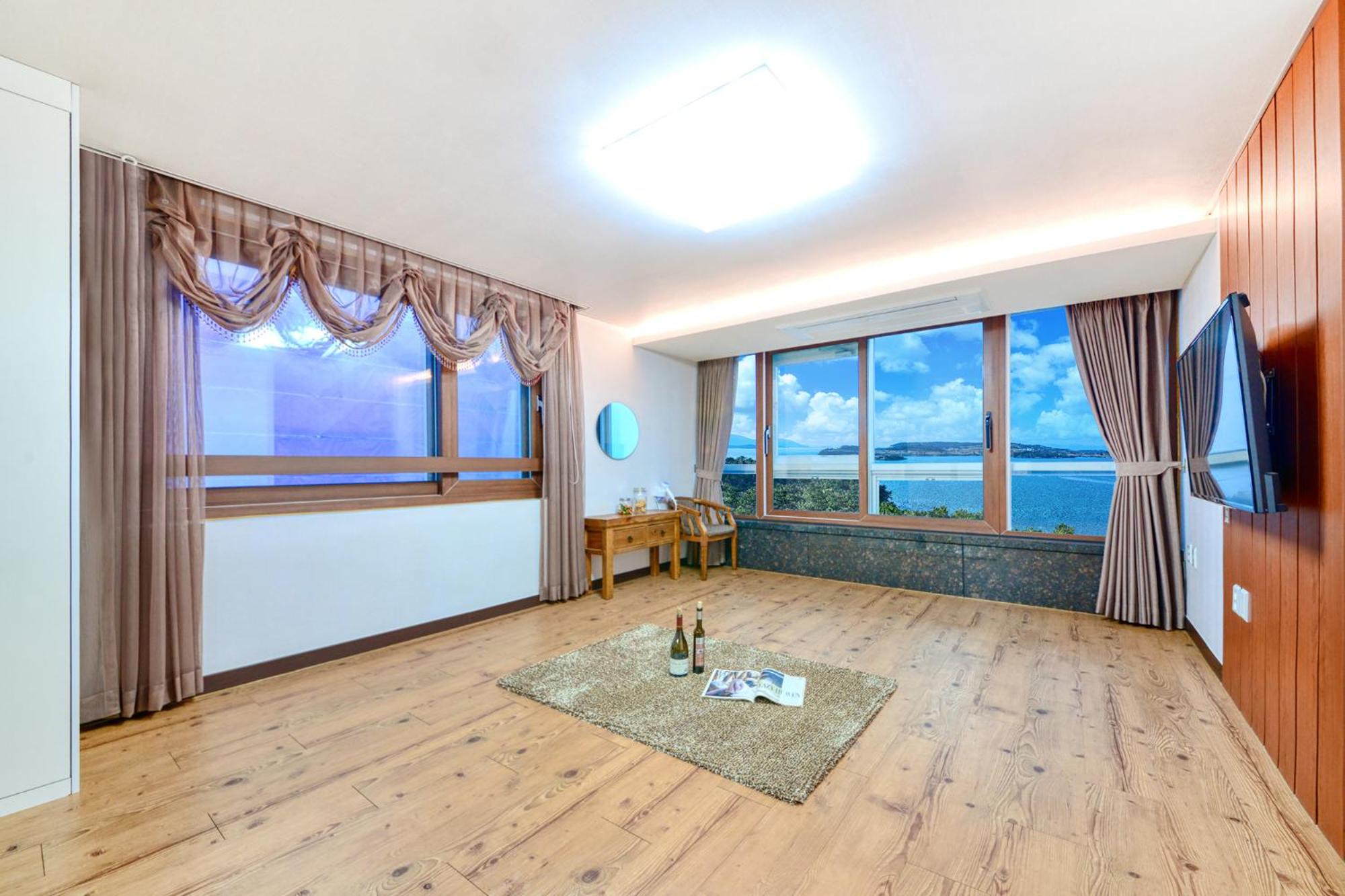 One-Bedroom Suite - Photo 1