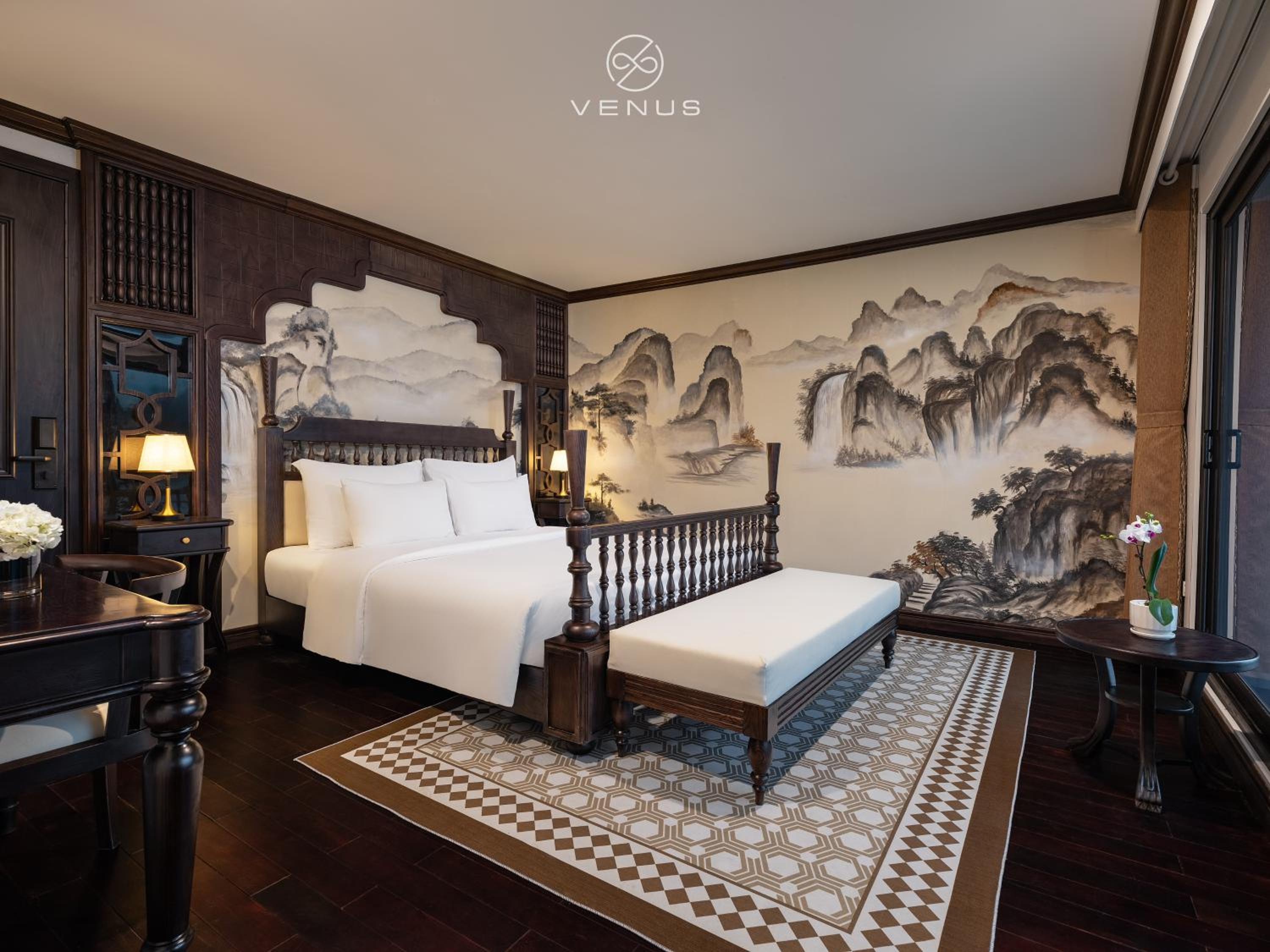 Senior Suite with Balcony and Bathtub photo 1