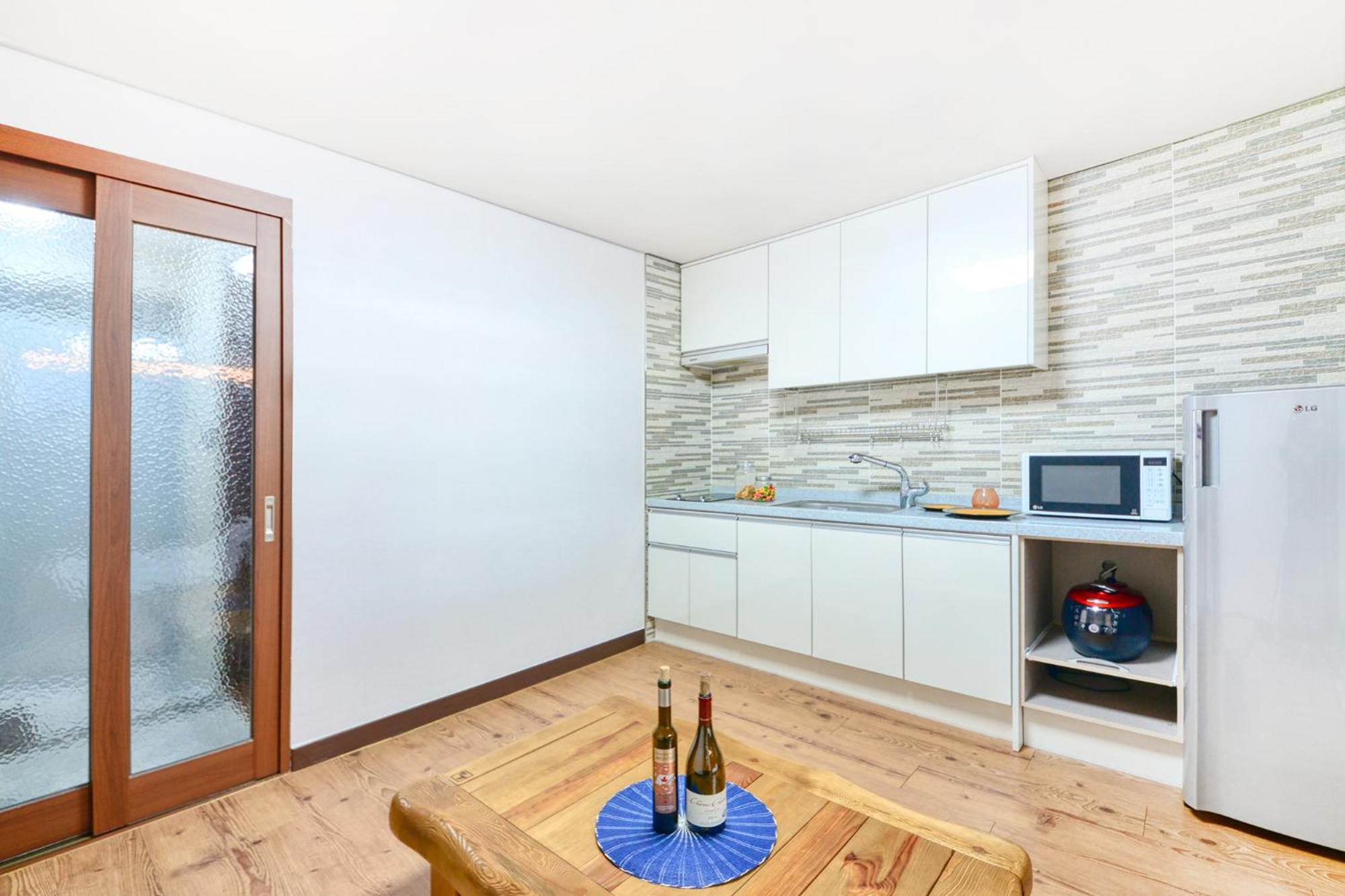 One-Bedroom Suite - Photo 8
