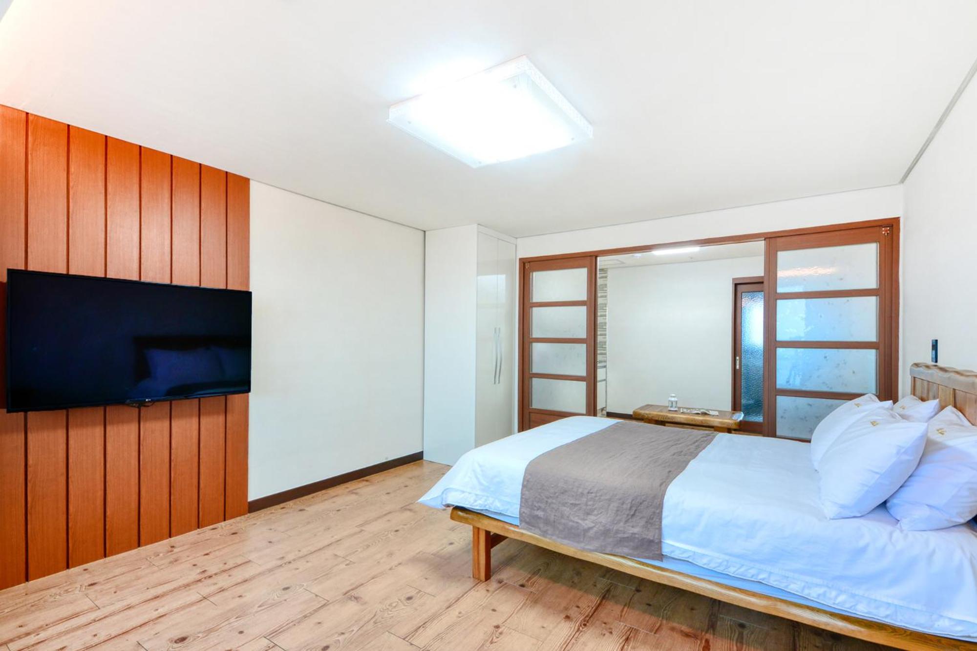 Double Room with Sea View - Photo 7