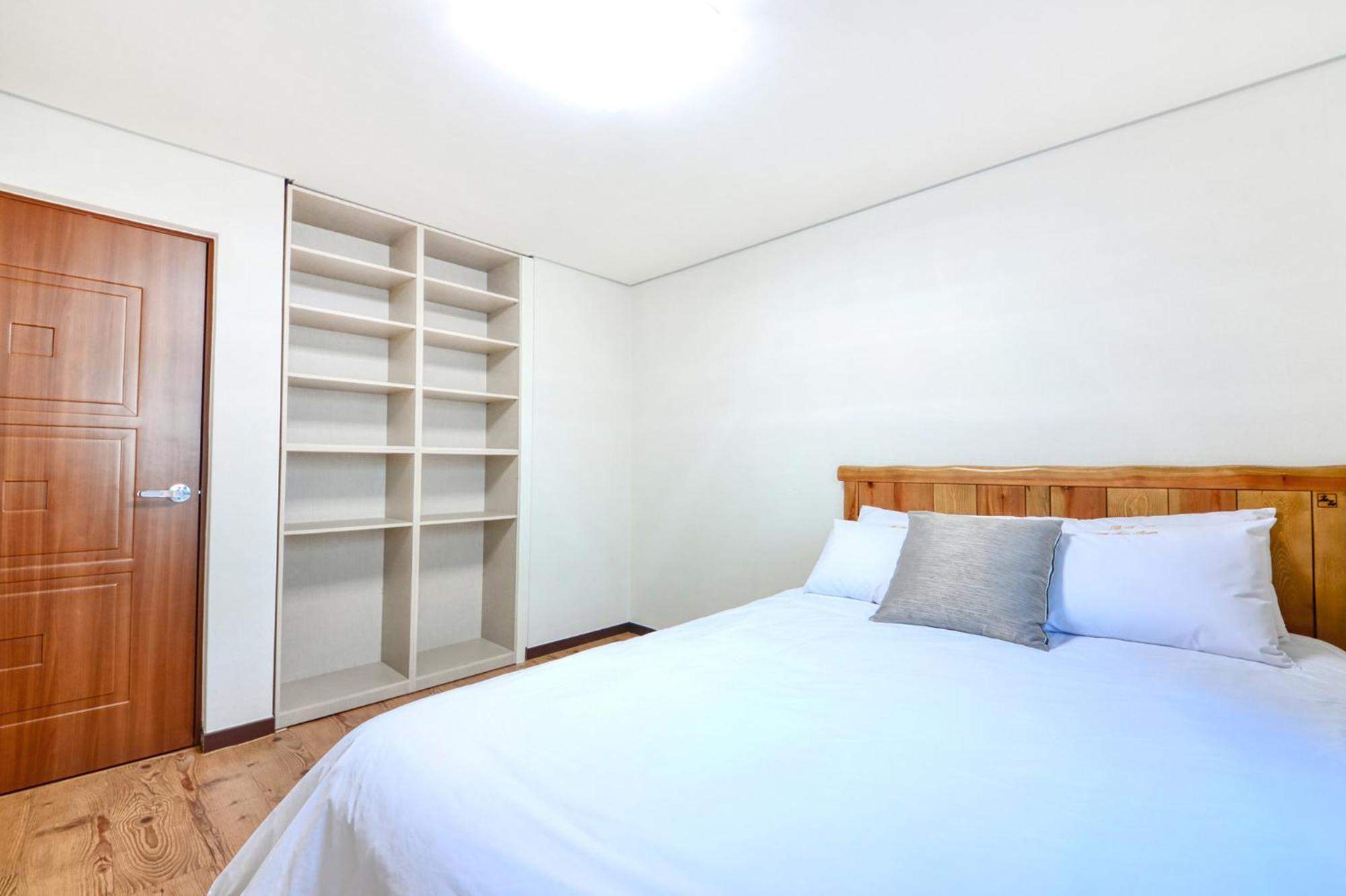 Three-Bedroom Suite - Photo 3