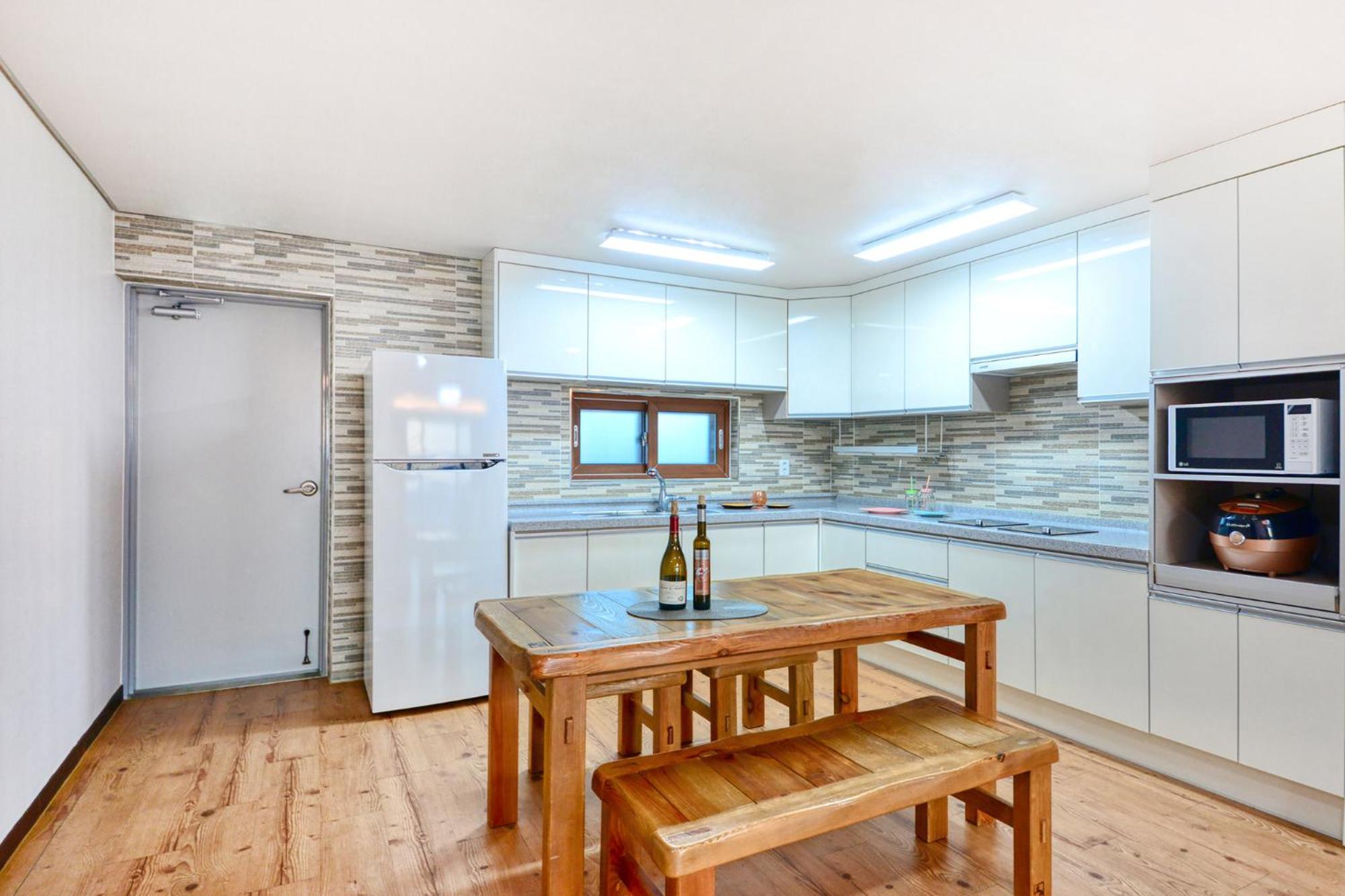 Three-Bedroom Suite - Photo 4