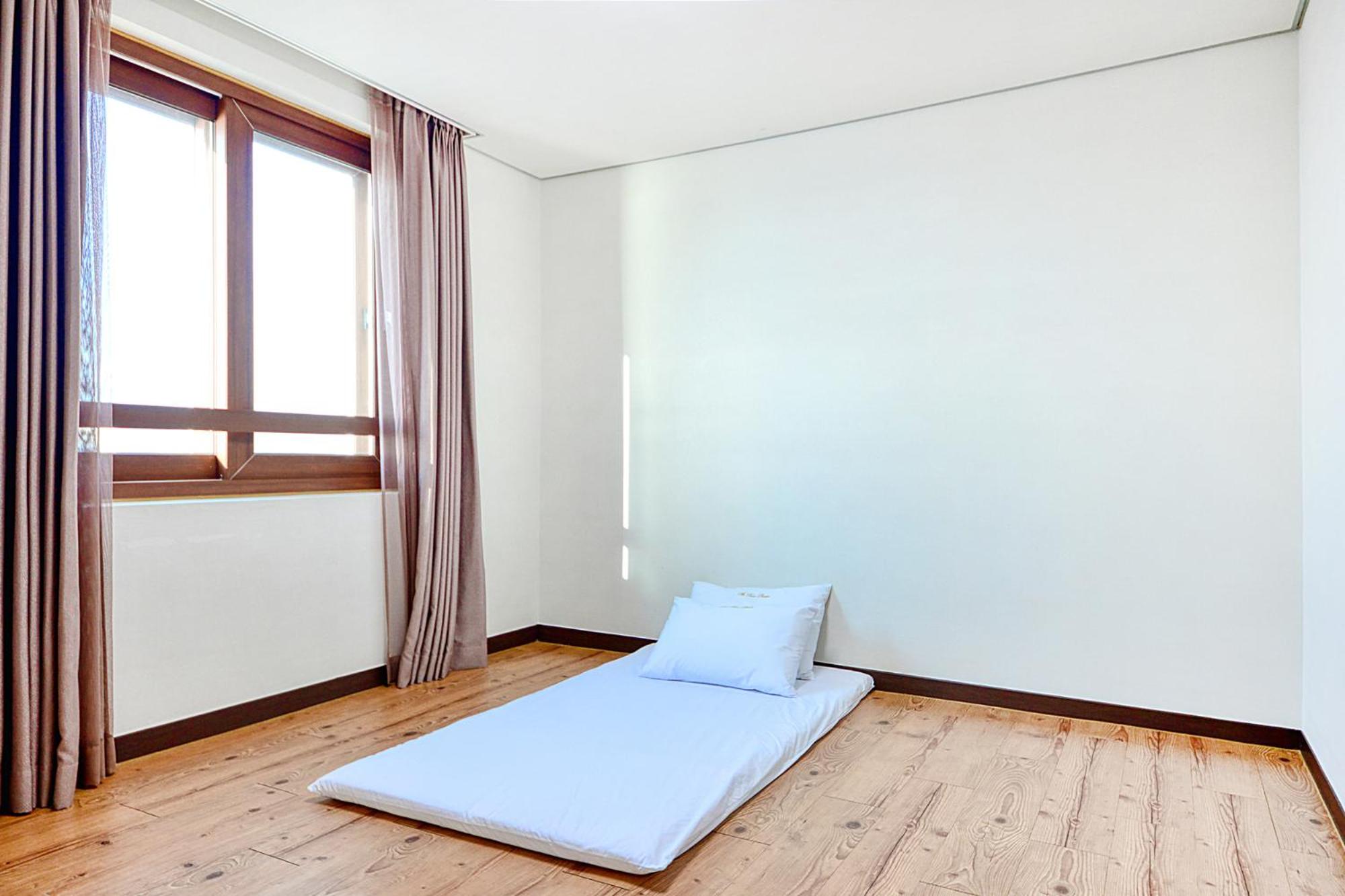 Three-Bedroom Suite - Photo 9