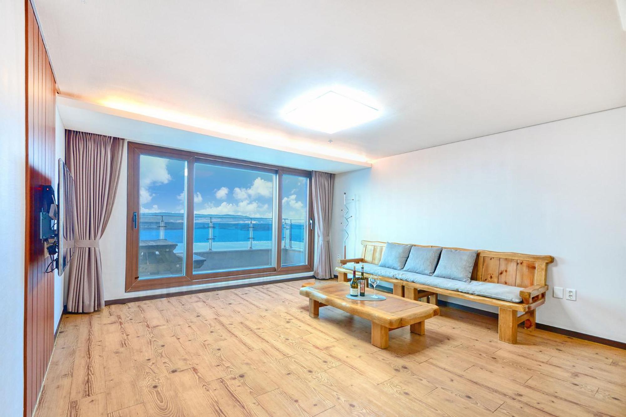 Three-Bedroom Suite - Photo 8