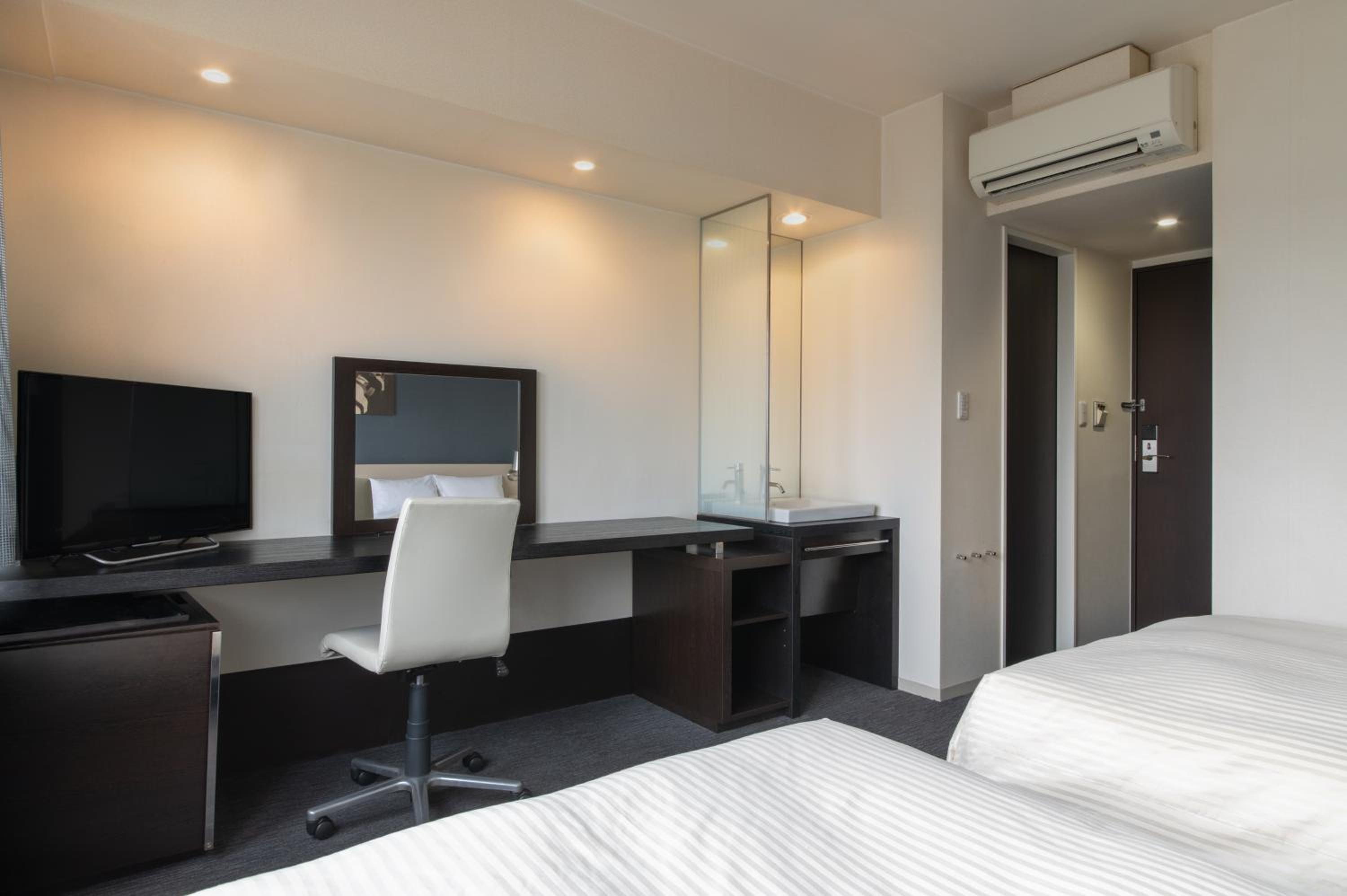 Twin Room - Smoking photo 3