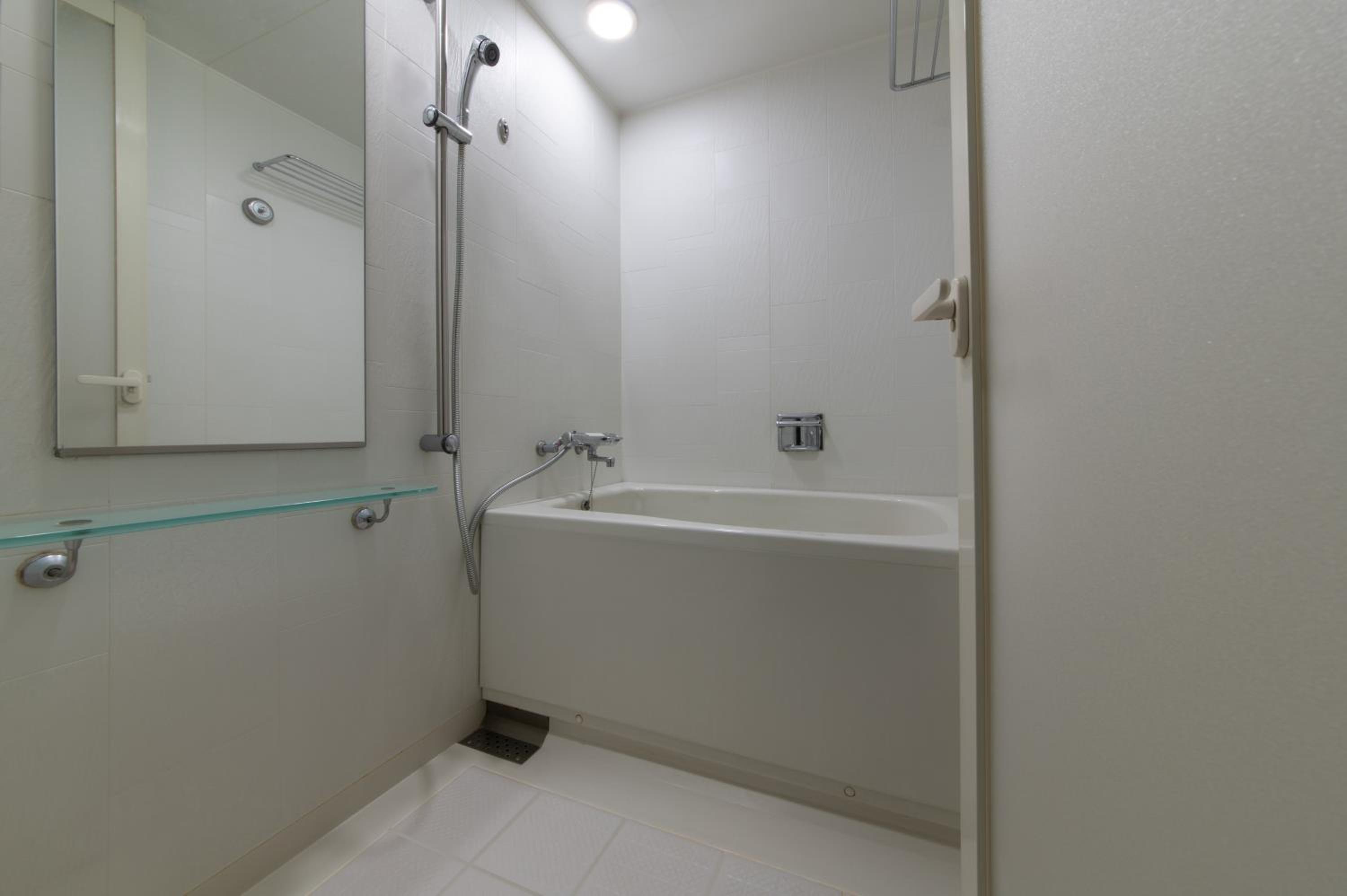 Twin Room - Non-Smoking photo 2