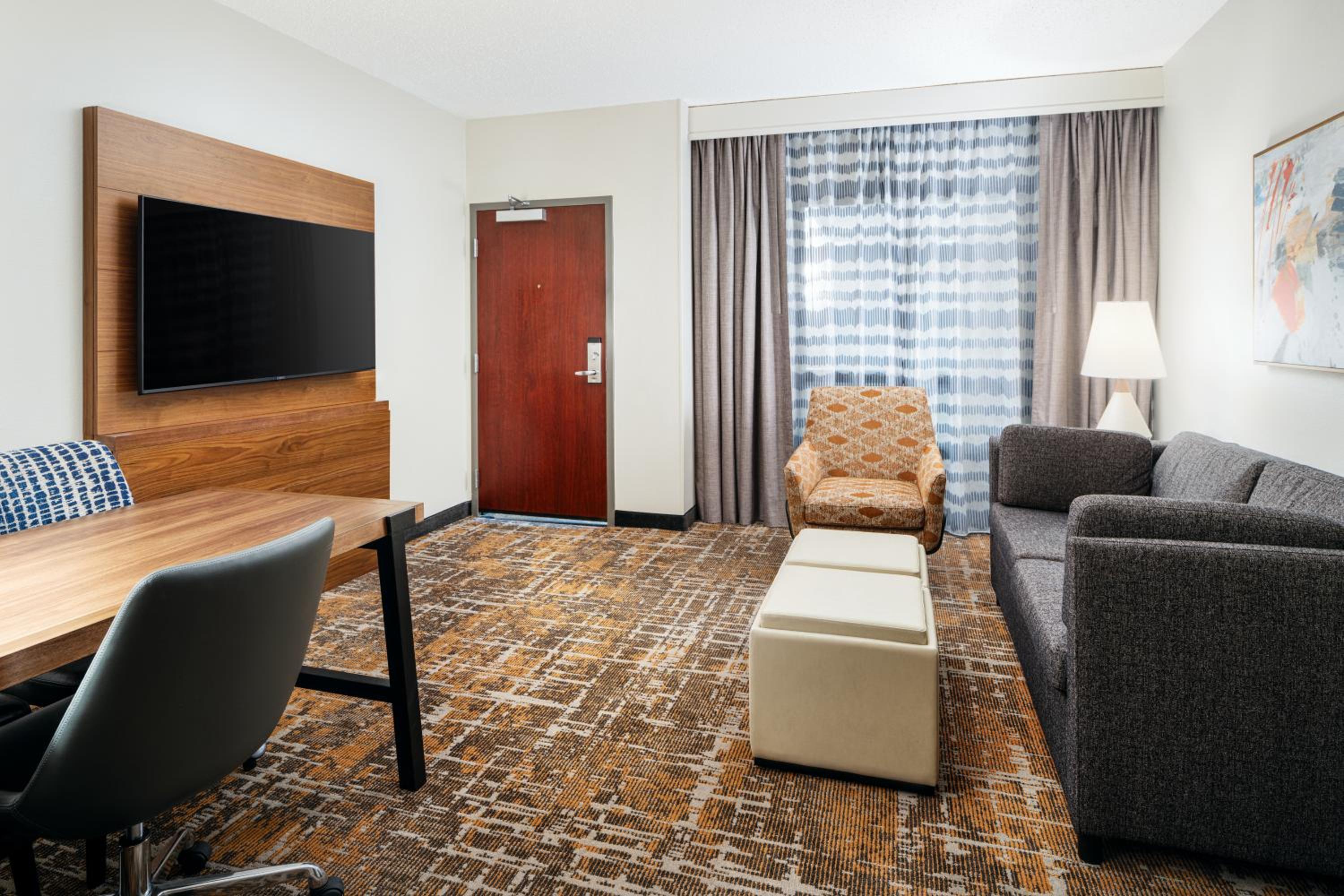 One-Bedroom King Suite - Hearing Access/Non-Smoking - Photo 4