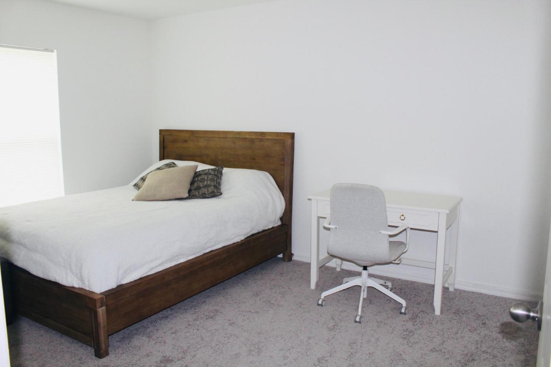 Four-Bedroom House photo 3