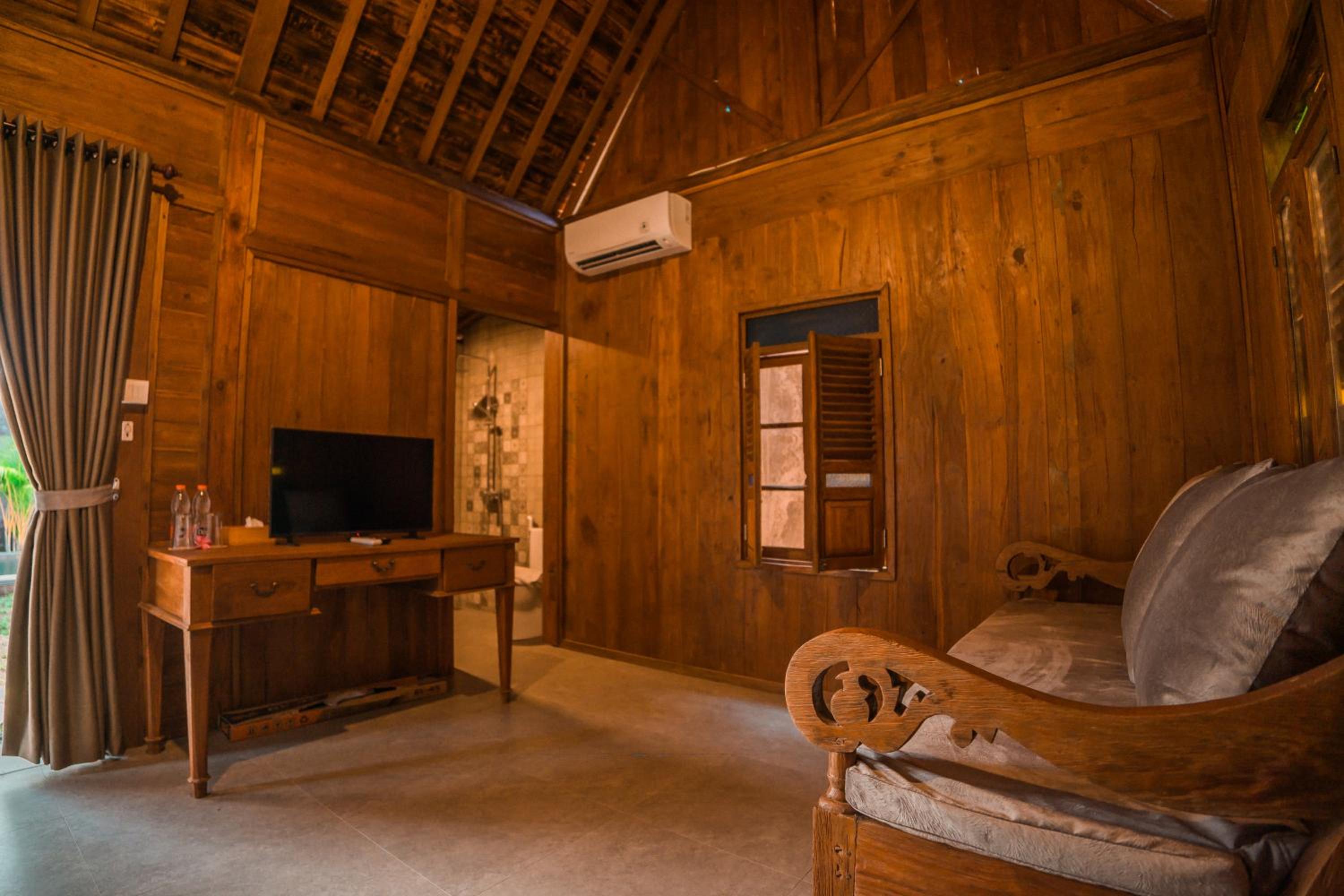 Wooden One Bedroom Private Pool - Photo 1