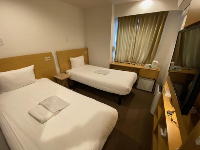 Twin Room - Non-Smoking - Photo 11