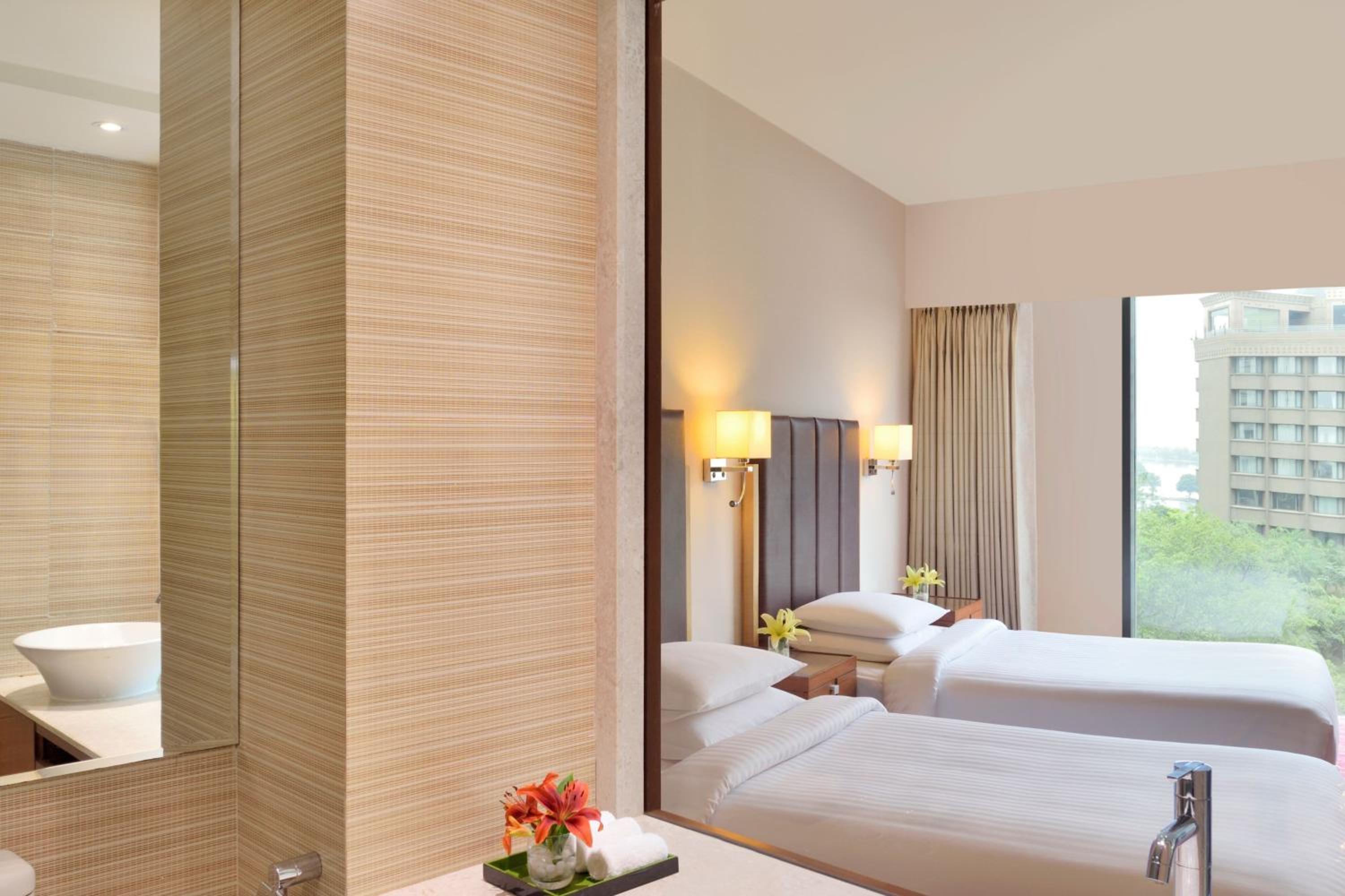 Executive Deluxe Twin Room  photo 3