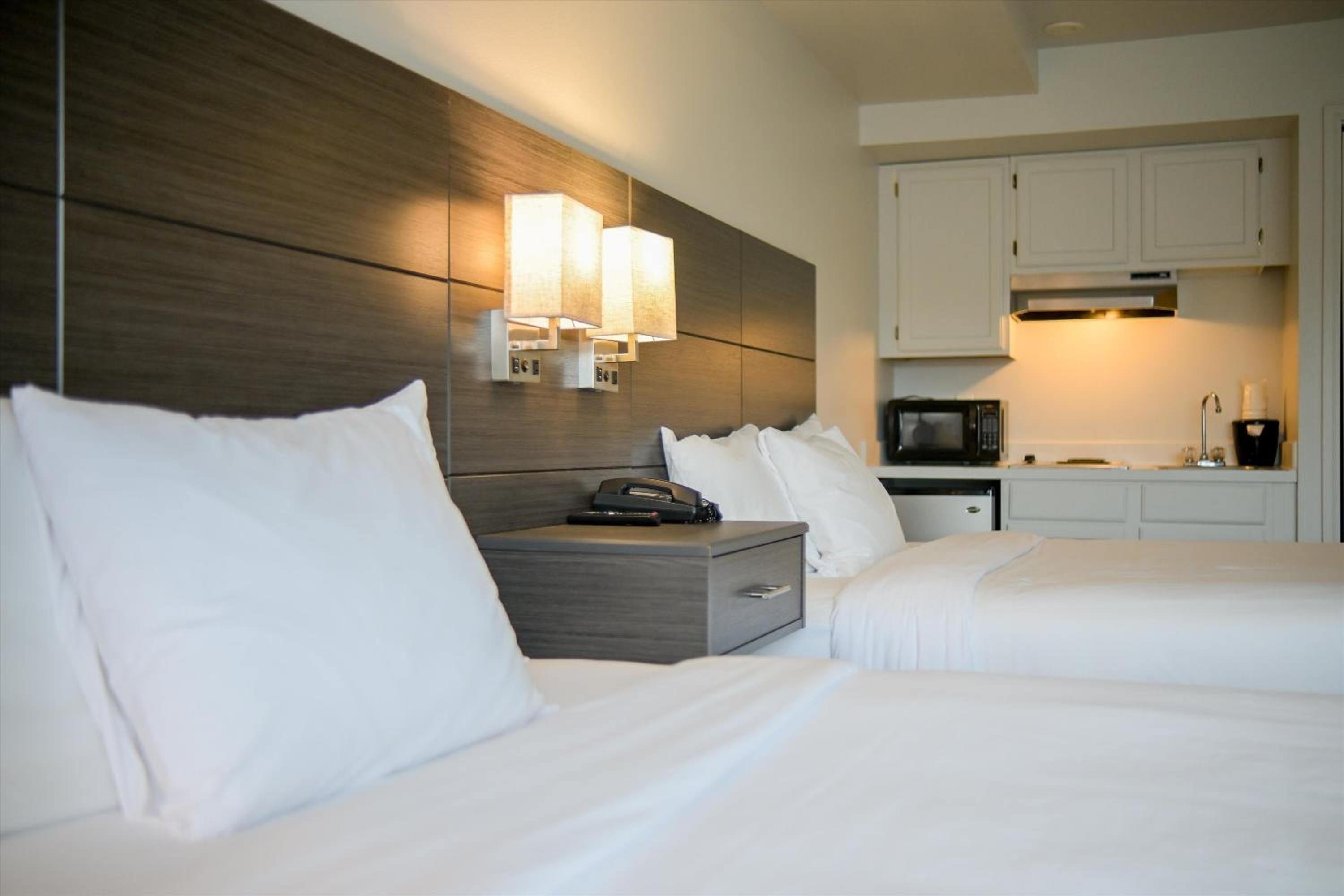 Studio with Two Queen Beds & Kitchenette  - Non-Smoking  - Photo 1