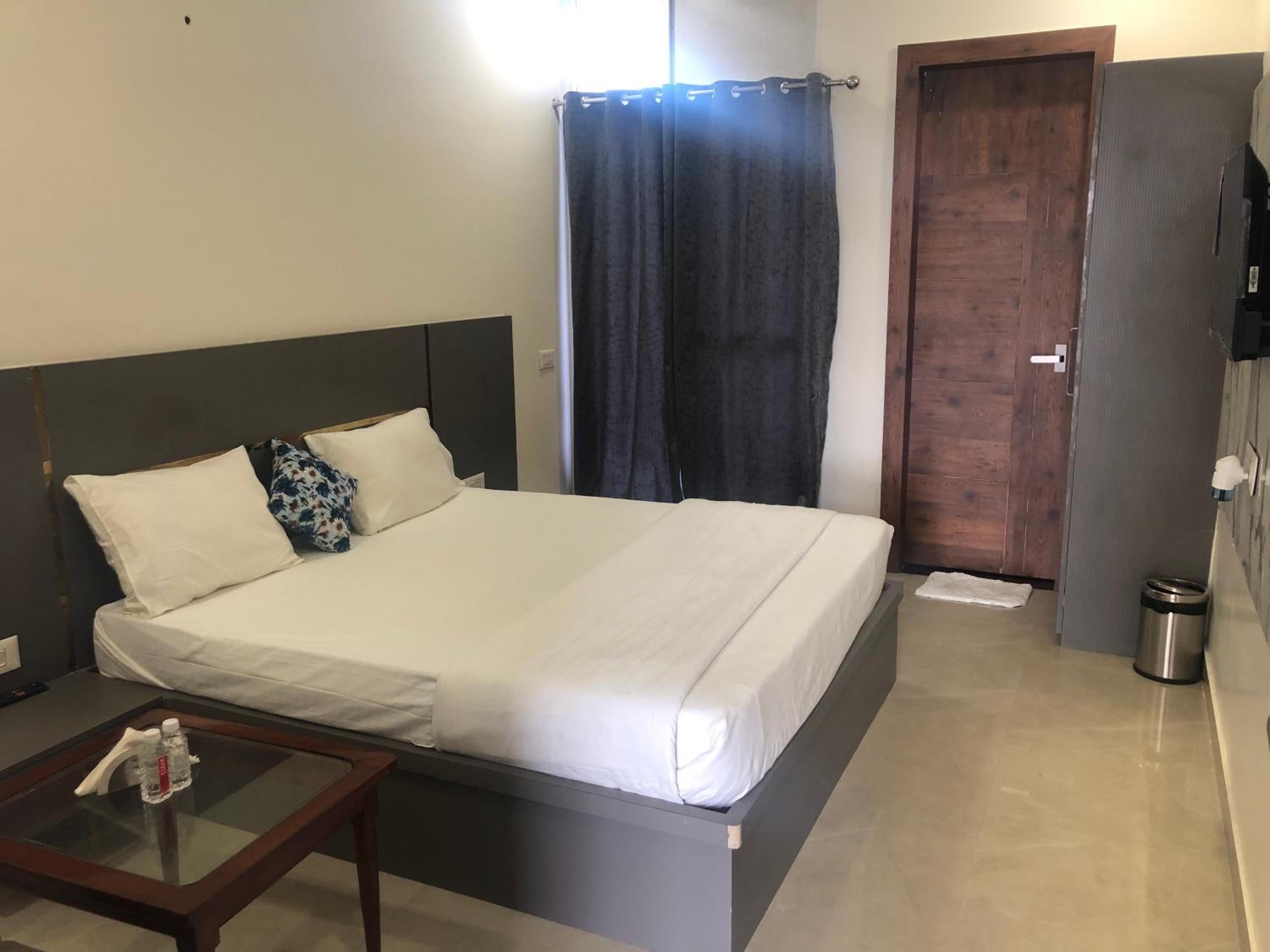 Deluxe Room - Photo 1