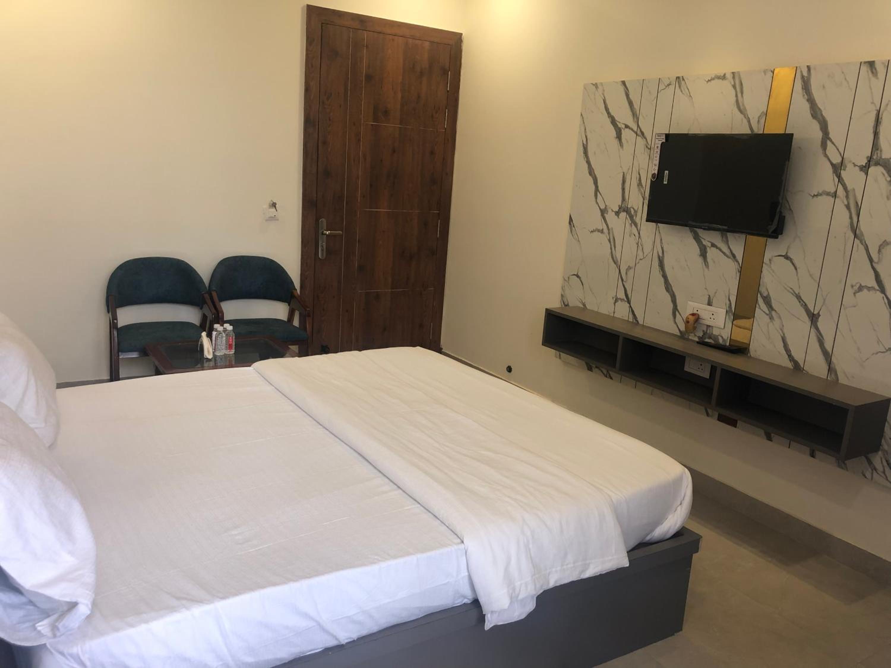 Deluxe Room - Photo 2