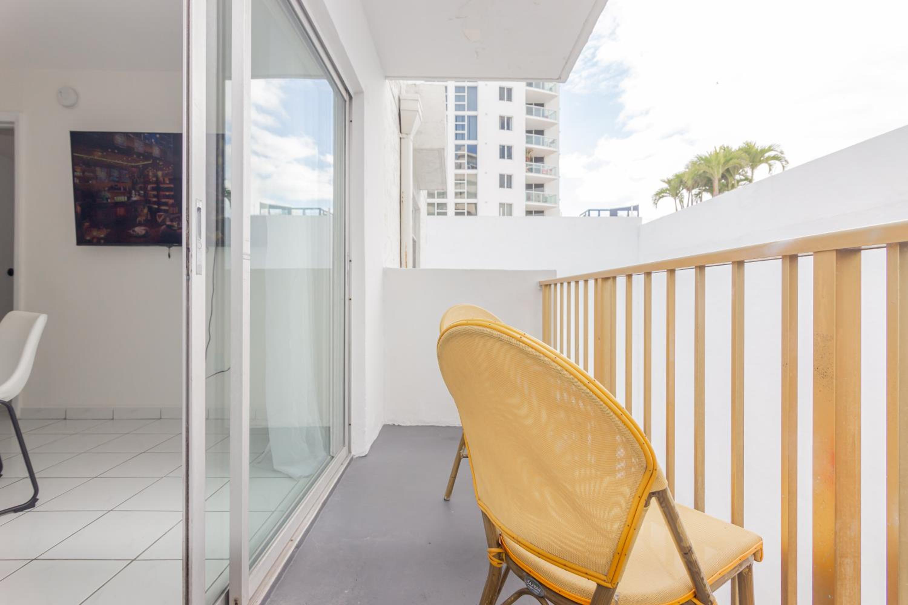 Apartment With Balcony photo 2