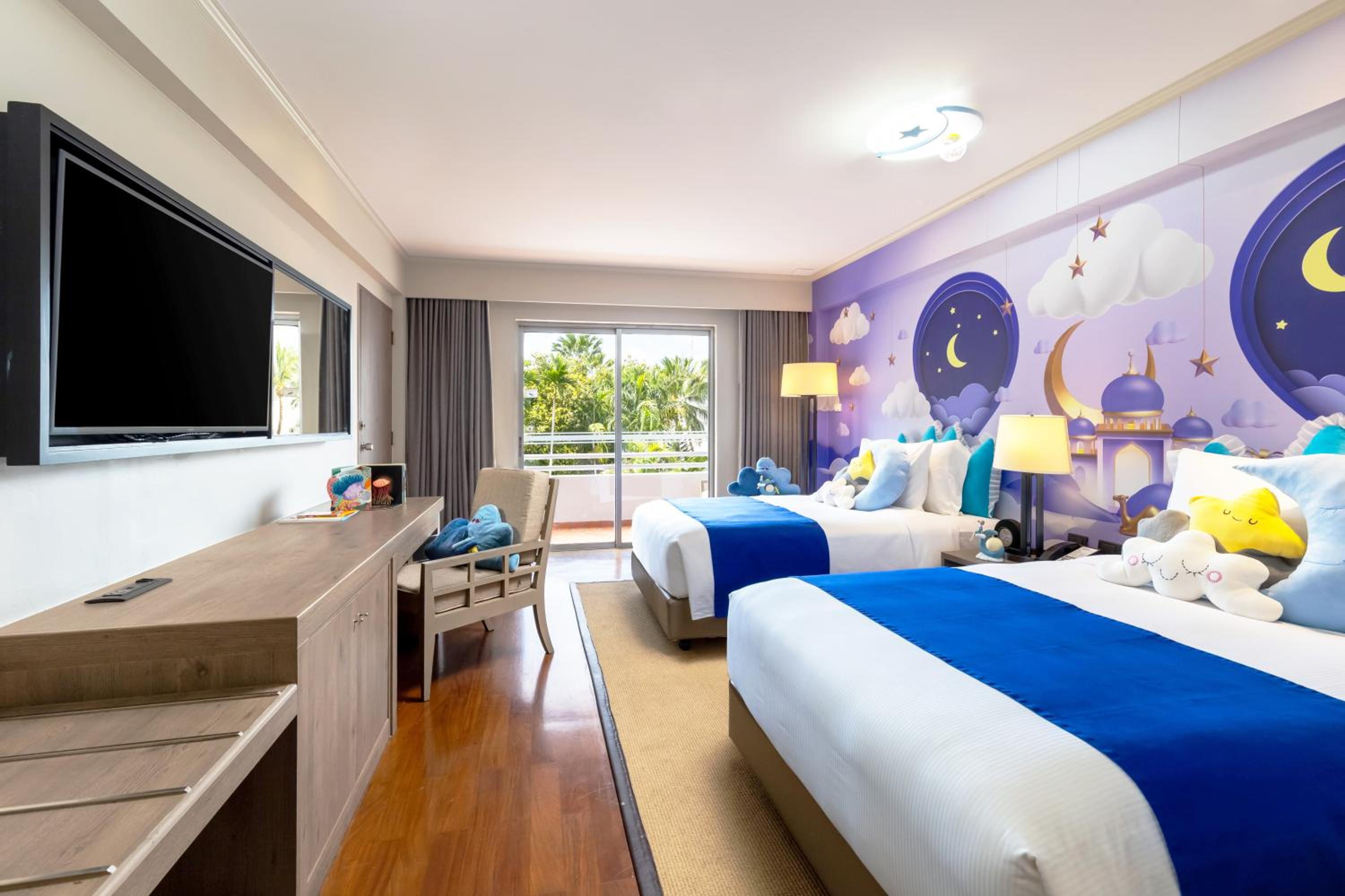 Garden View Family Room