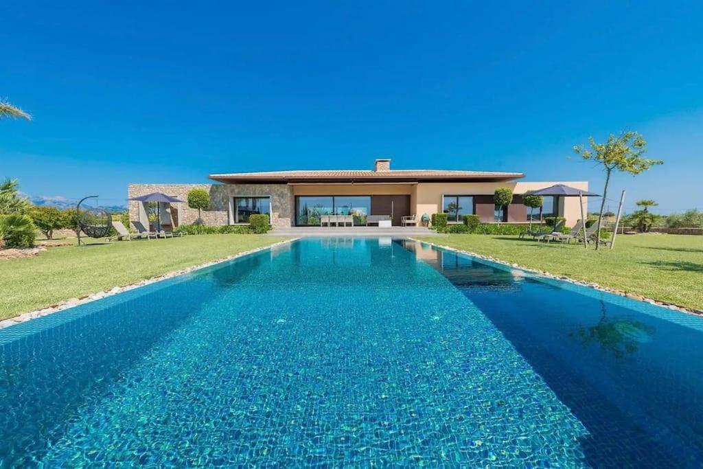 Villa photo 3