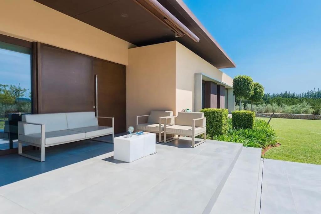 Villa photo 2