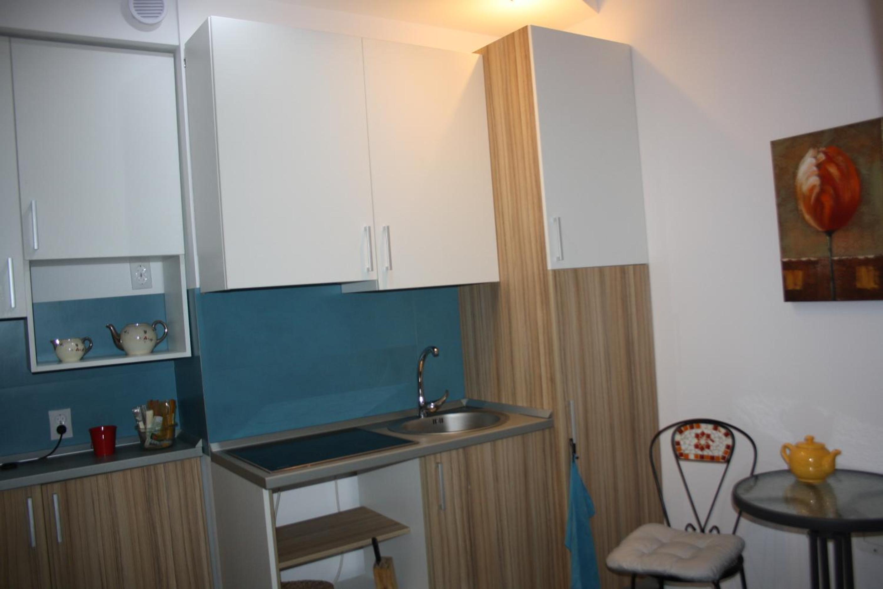 Double Room with Private Bathroom - Photo 11