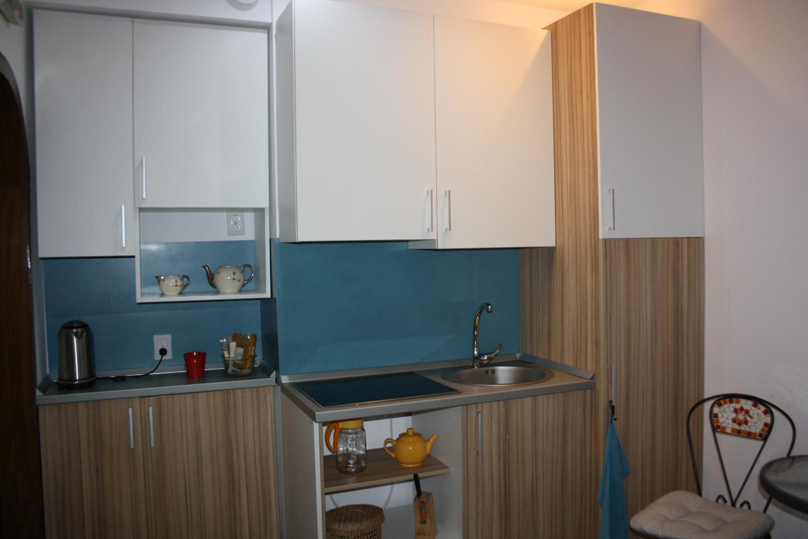 Twin Room with Private Bathroom - Photo 4