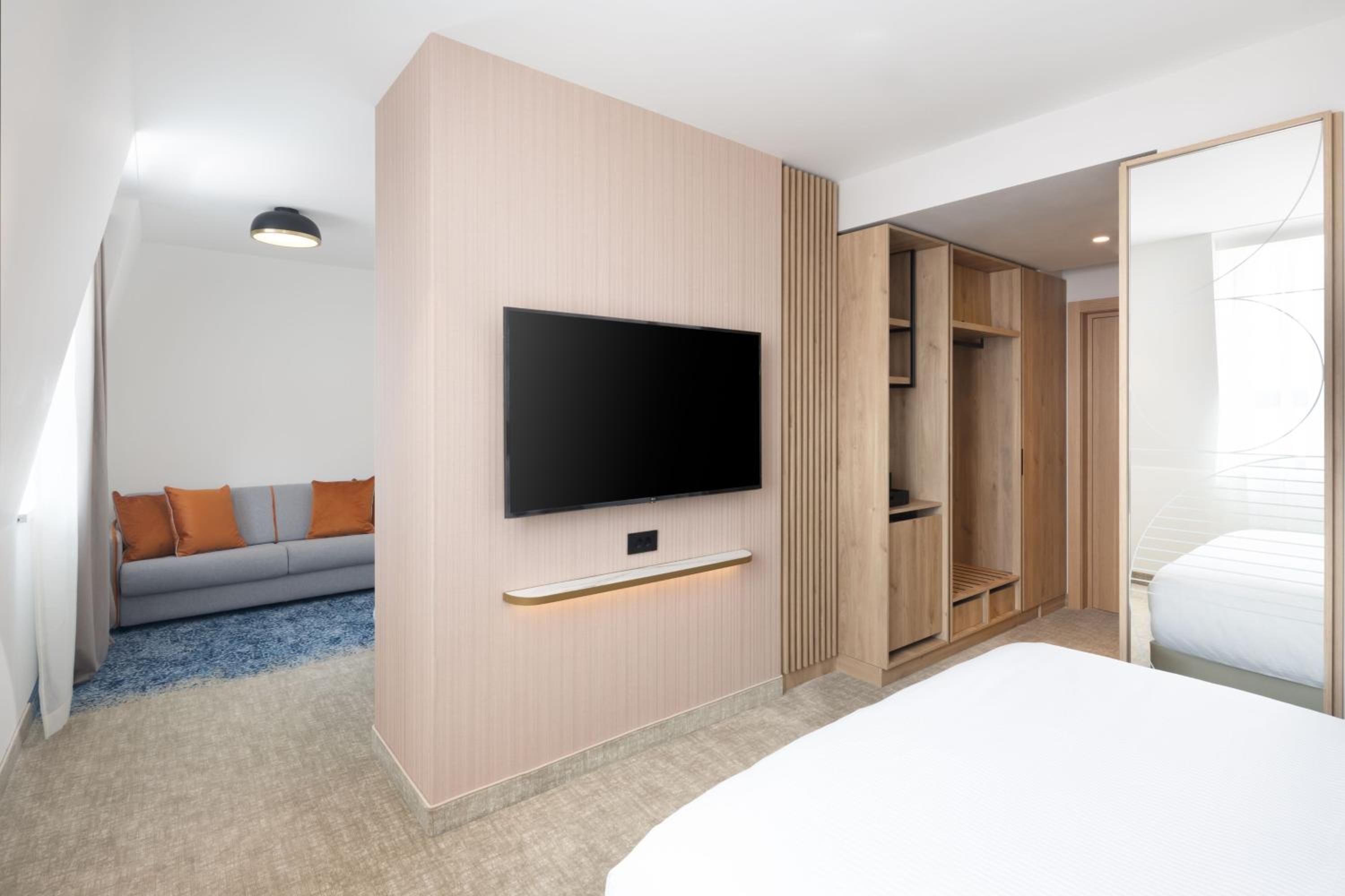 Premium King Room With City View