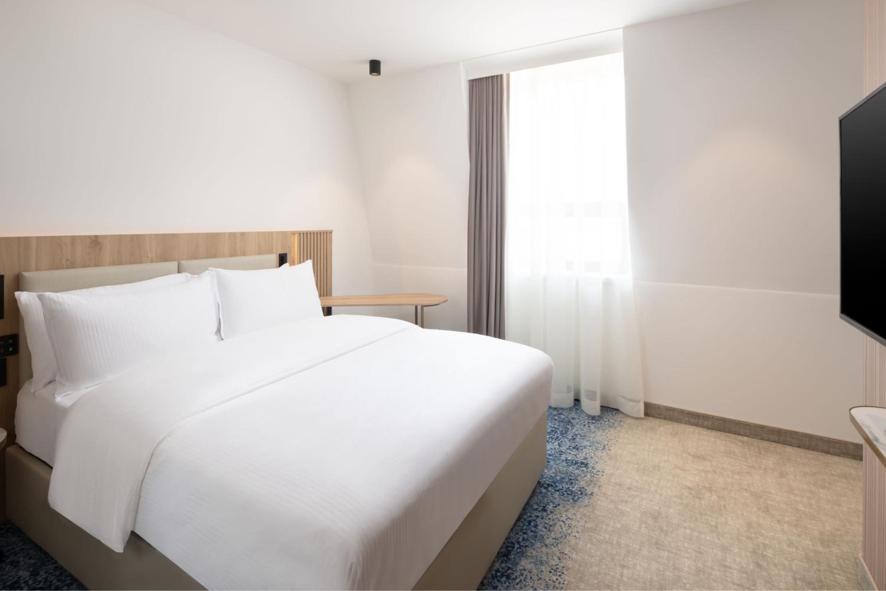 Premium King Room With City View photo 2