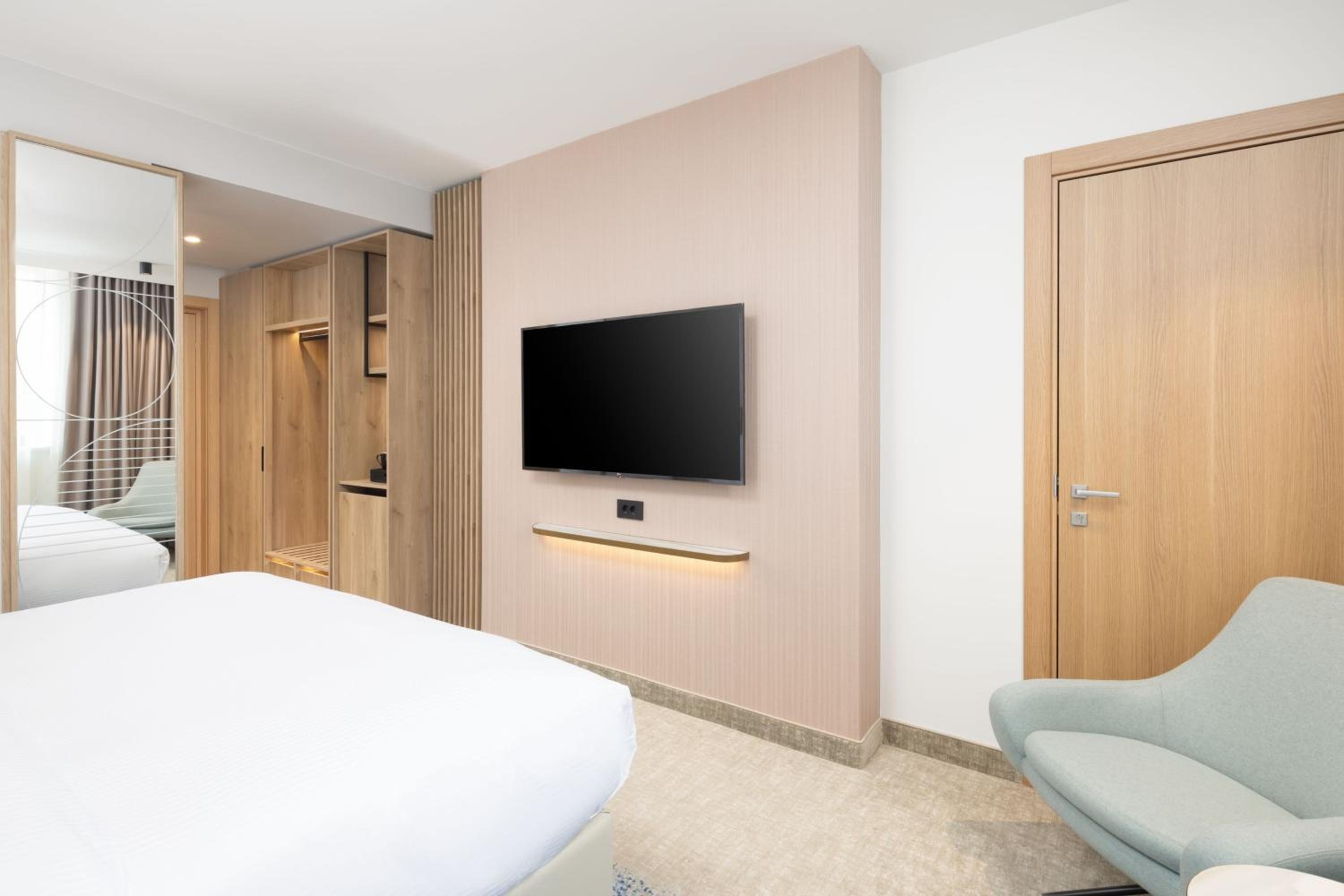 Standard King Room photo 2