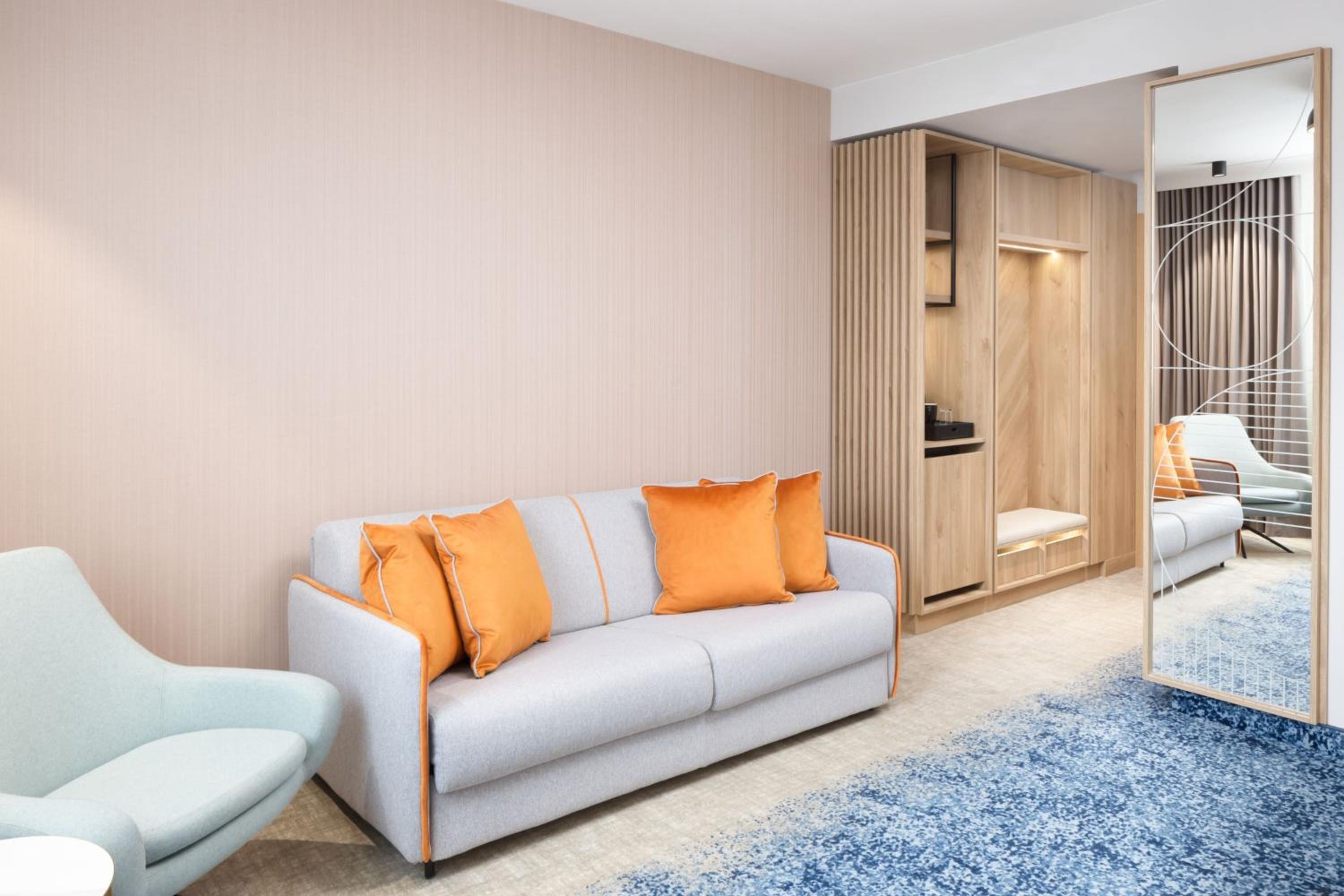 Deluxe King Suite with City View