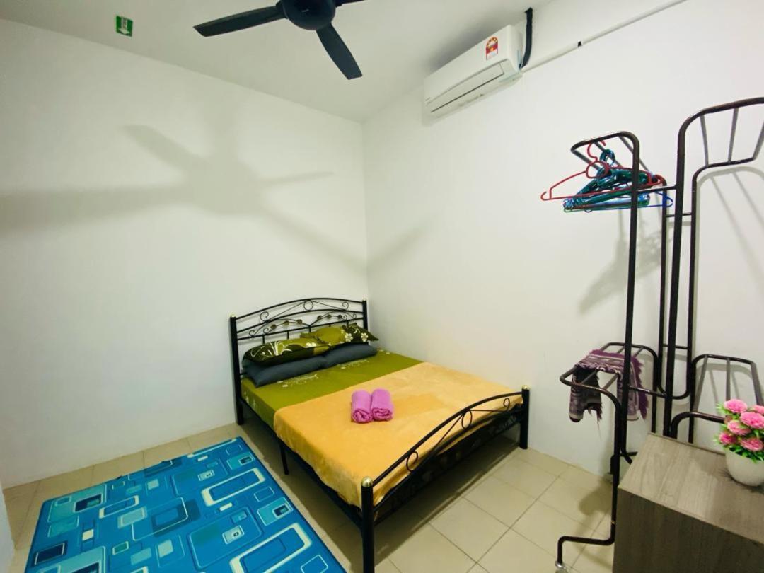 Three-Bedroom House photo 3