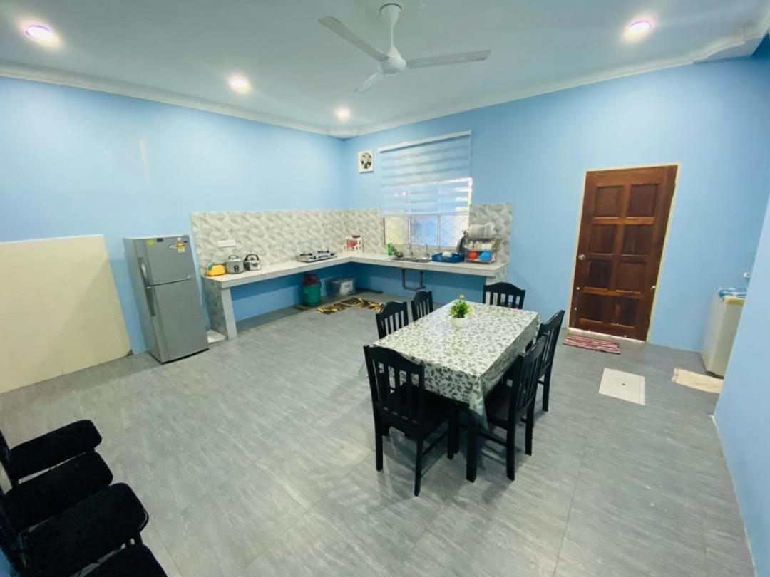 Three-Bedroom House photo 2