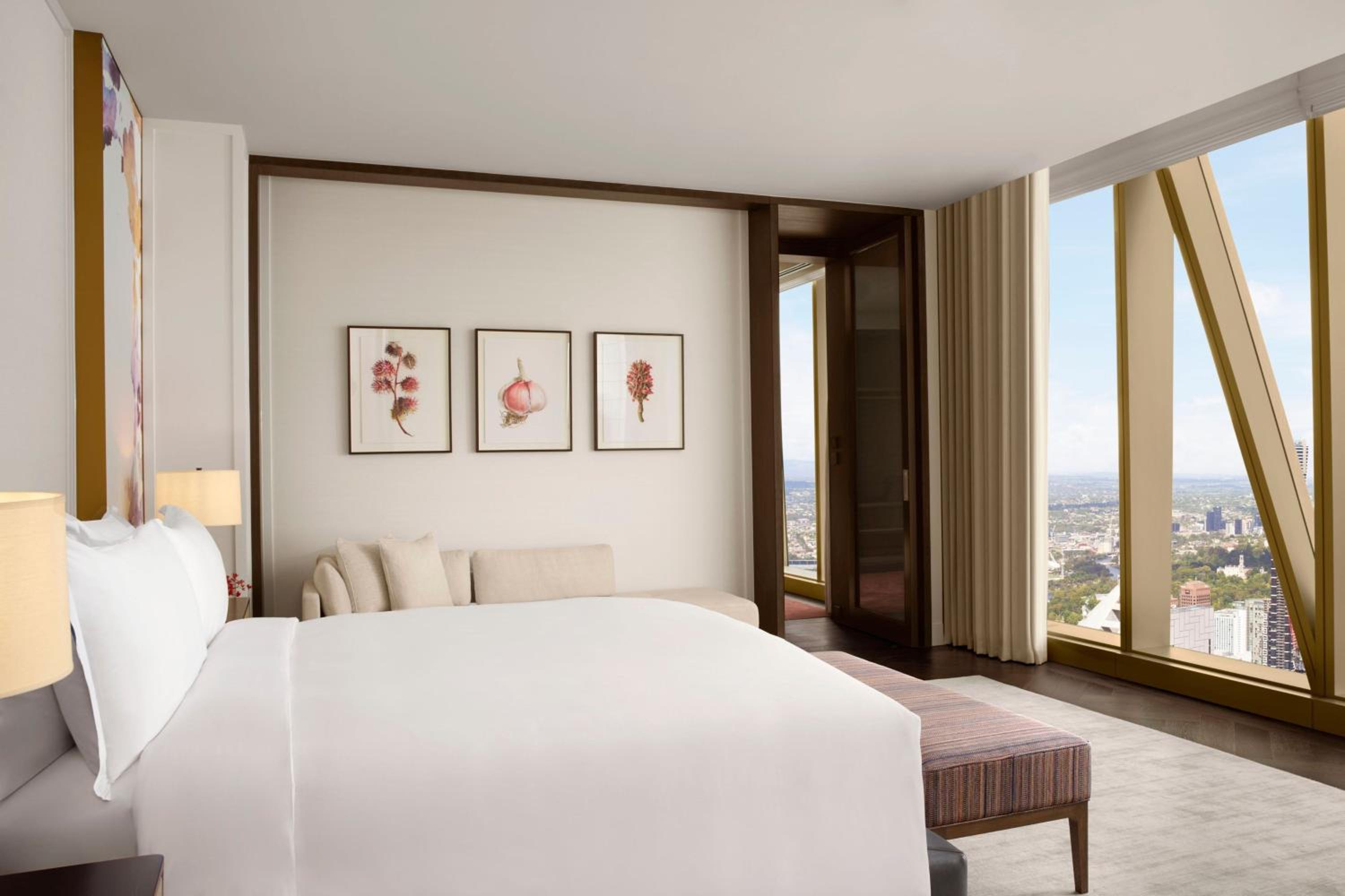 The Ritz-Carlton Suite, Top Floor, Bay & City View, 1 Bedroom, 1 King Bed, Half-Board, Club Access thumbnail 5